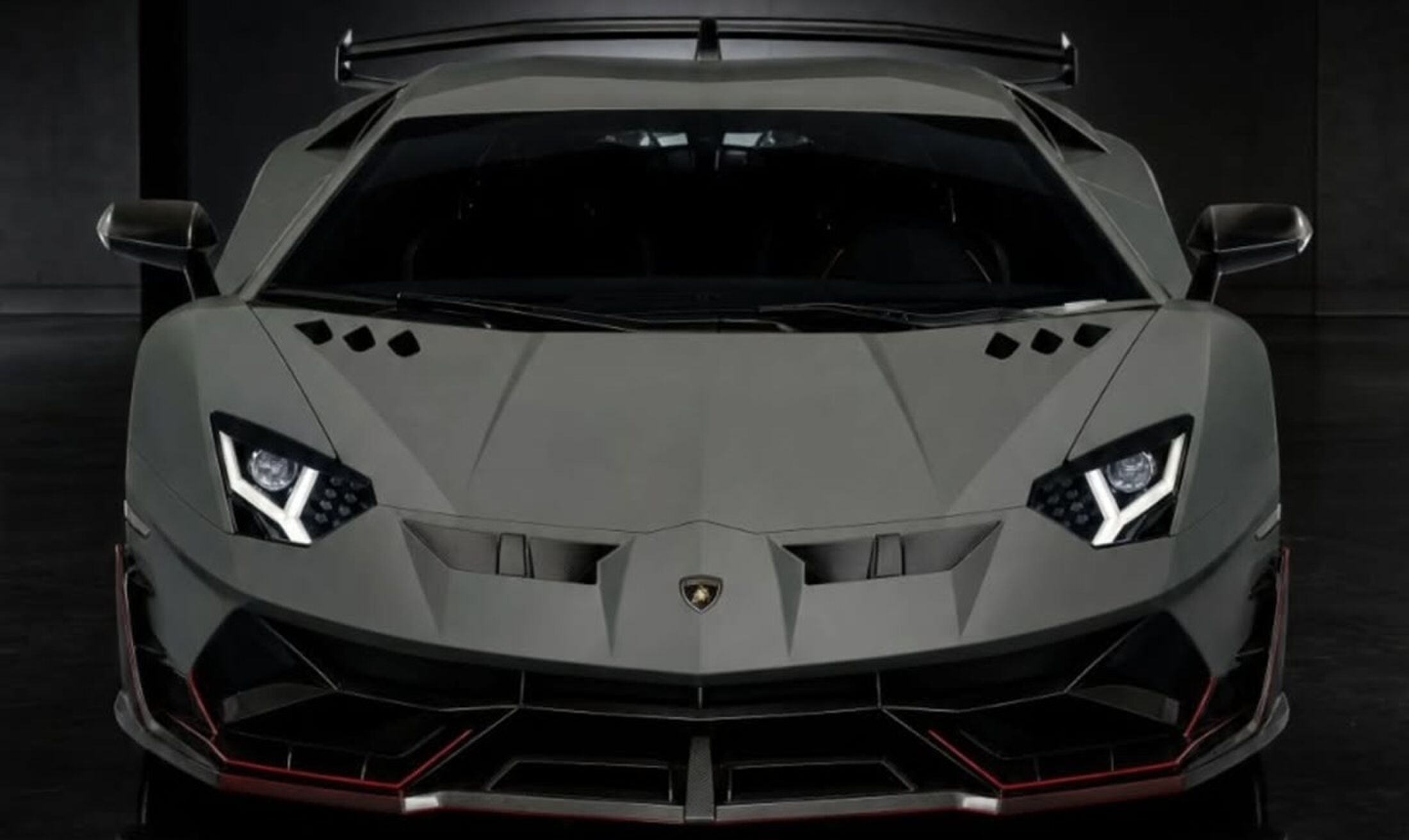 De voorzijde van de door Venuum Black getunede Lamborghini SVJ