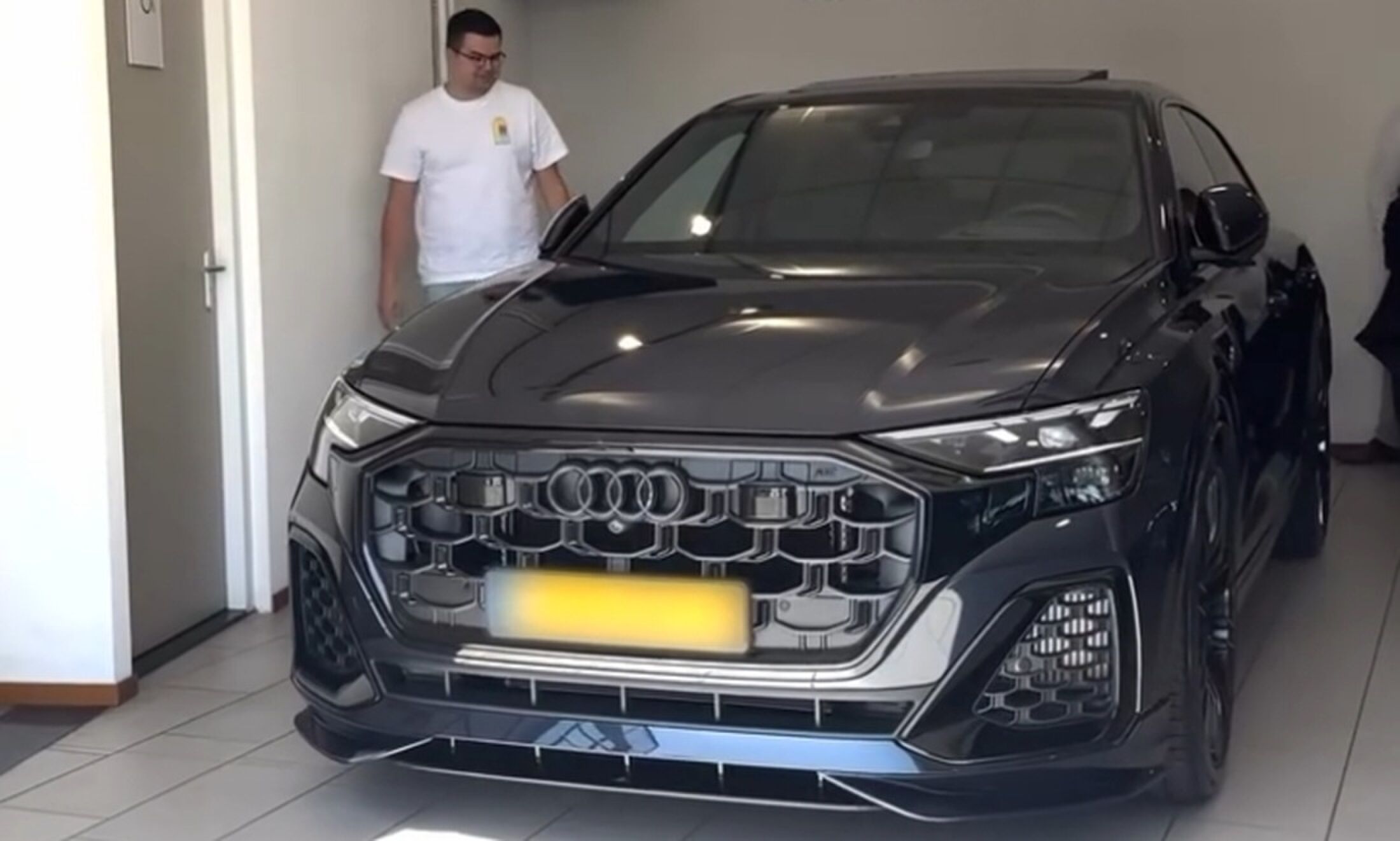 De voorzijde van de Audi van Gian van Veen