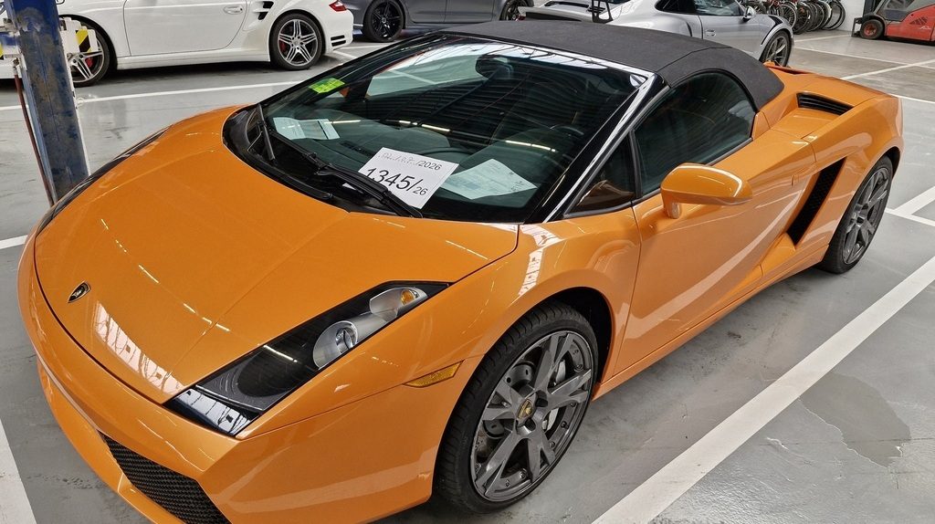 De oranje Lamborghini Gallardo Spyder