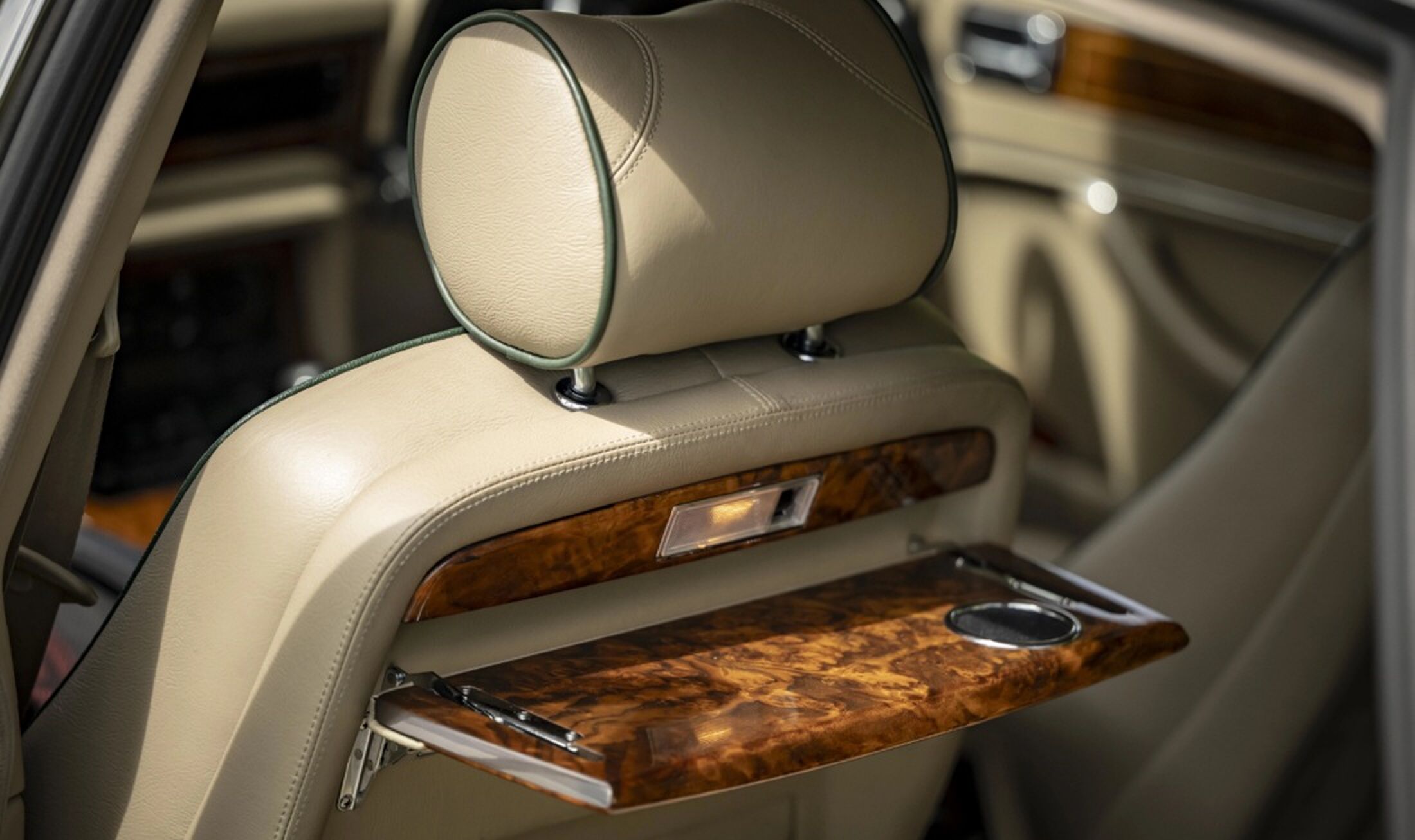 Het interieur van de unieke wagen