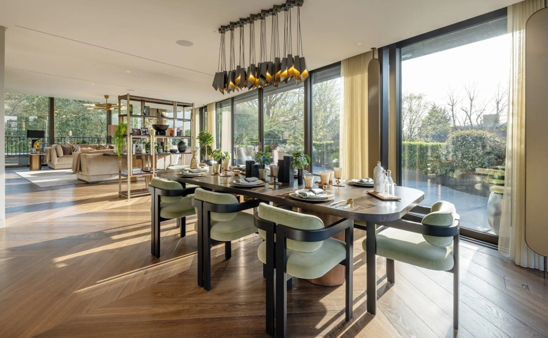 De eetkamer van het voormalige penthouse van Ariana Grande