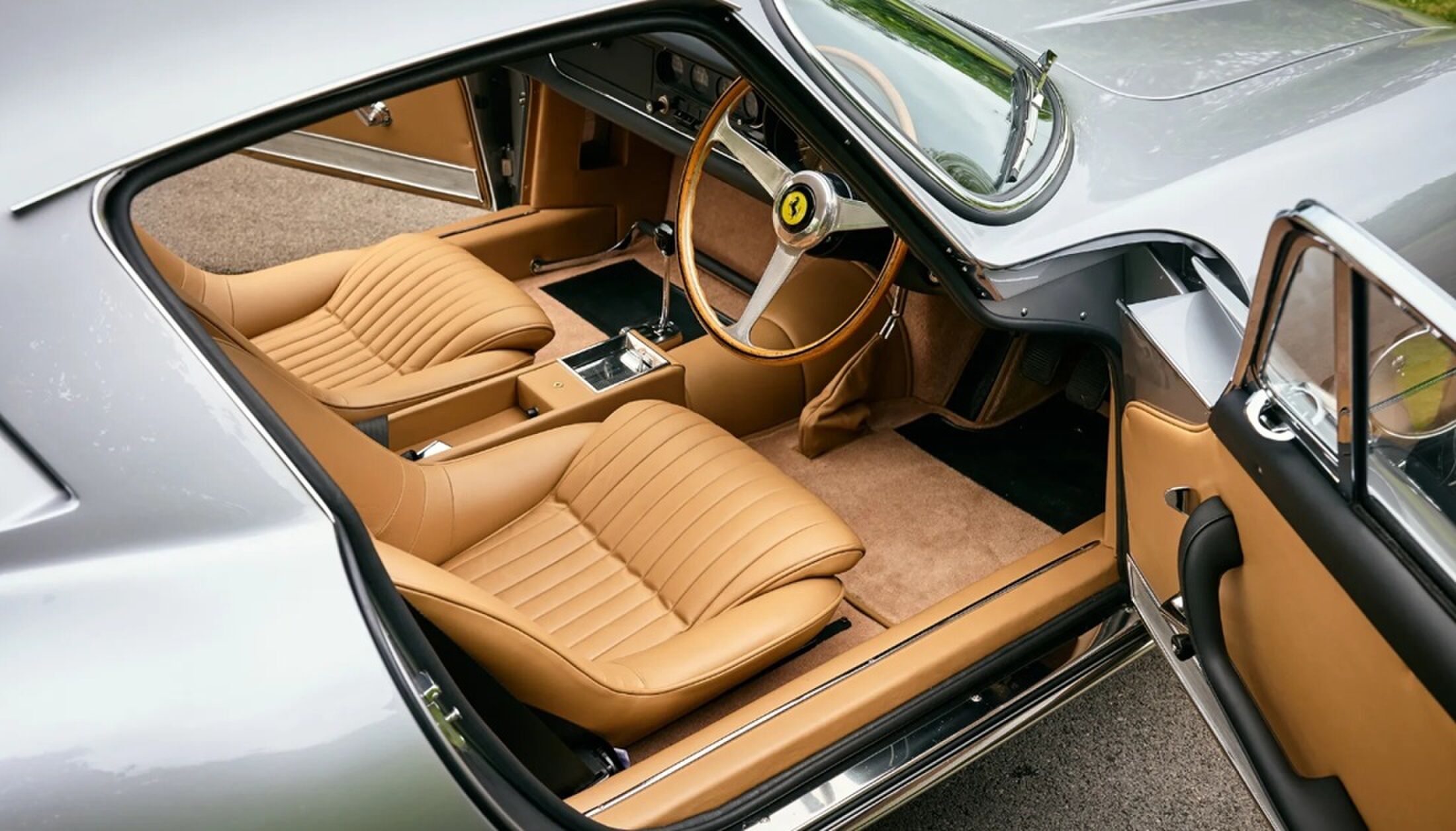 De binnenzijde van de voormalige Ferrari van Eric Clapton