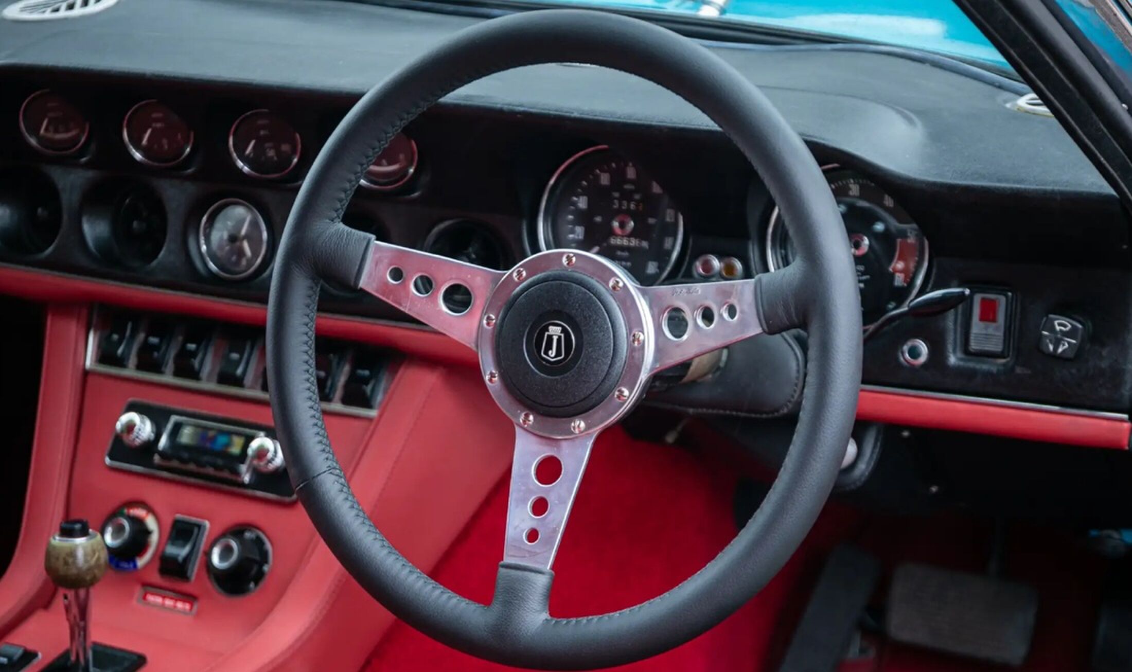 Het interieur van de voormalige Jensen Interceptor van John Bonham
