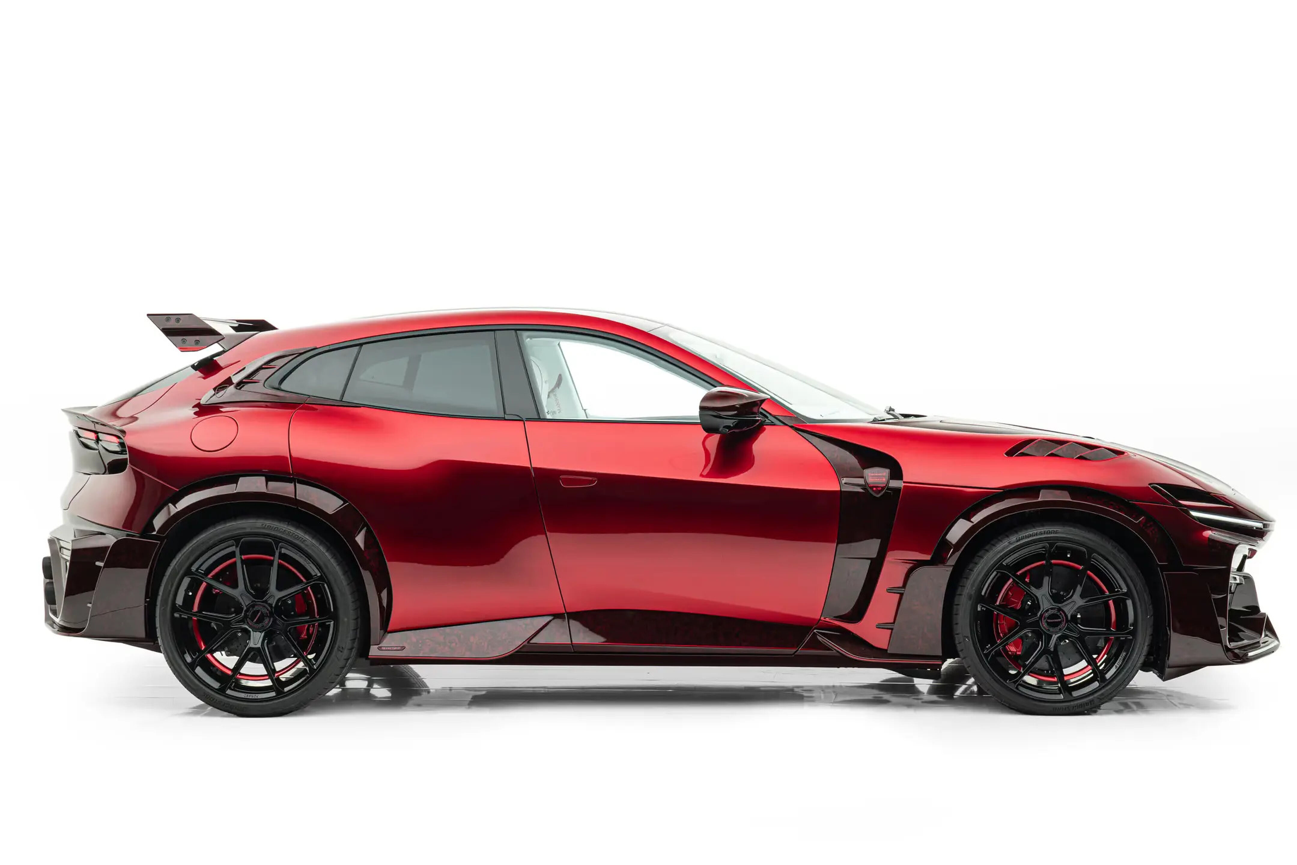 De zijkant van de MANSORY Pugnator