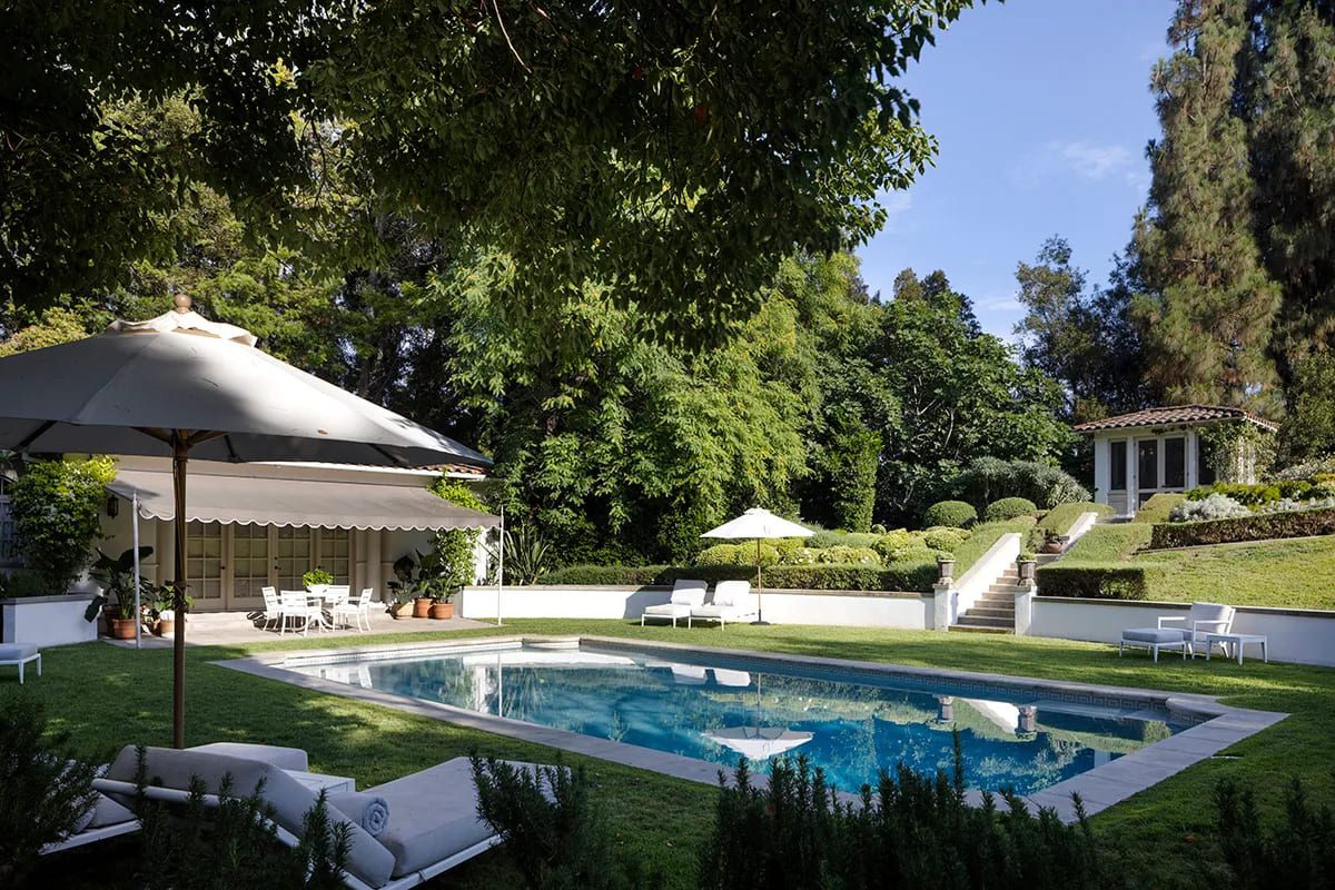 Het zwembad bij het huis van Angelina Jolie in Los Angeles