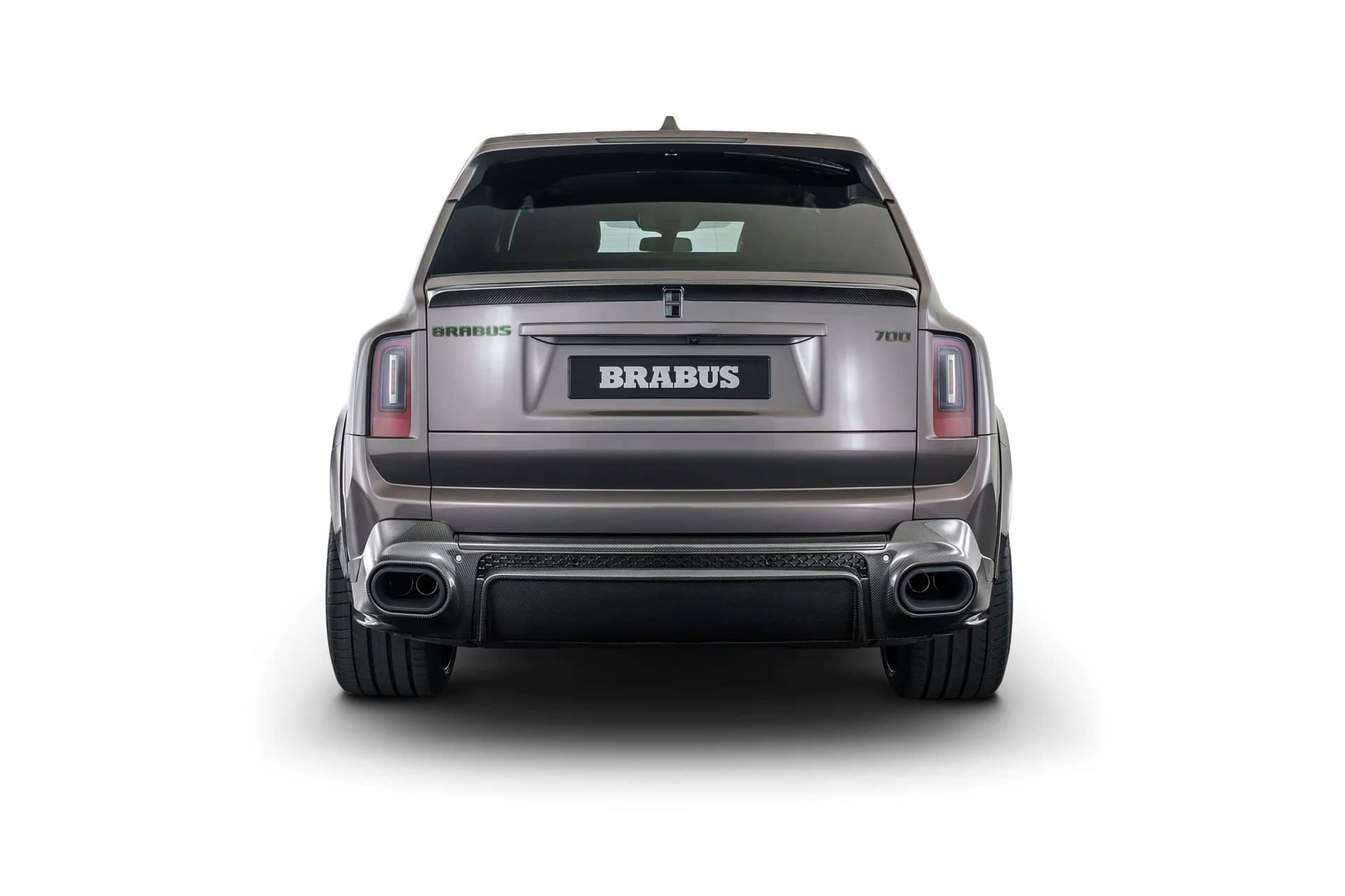 De Rolls-Royce Cullinan Brabus 700 vanaf de achterzijde