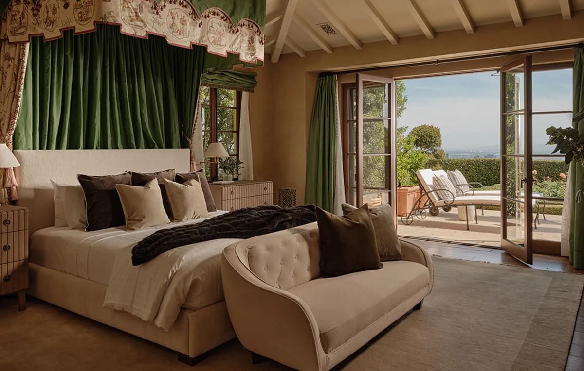 De slaapkamer in de villa in Bel Air met wijngaard