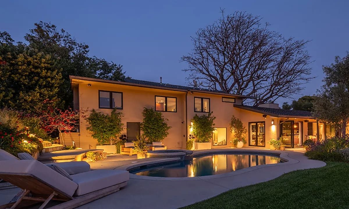 De tuin bij de woning van Chris Evans in Hollywood
