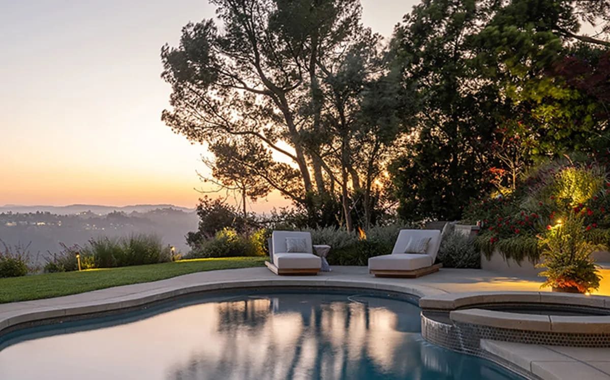 De tuin bij de woning van Chris Evans in Hollywood