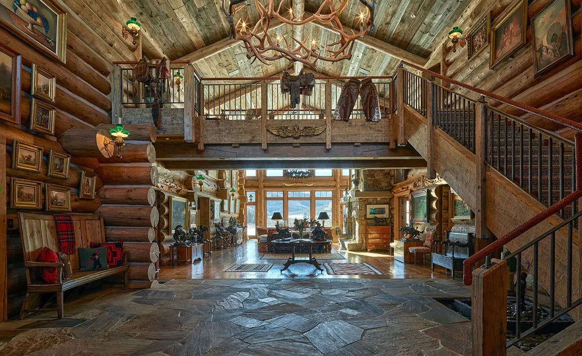 De entree van de Elk Mountain Lodge
