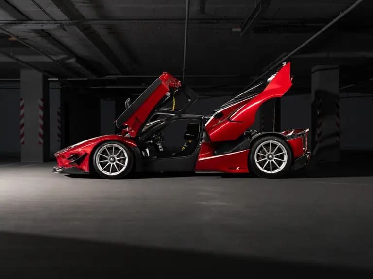 De Ferrari FXX-K Evo van de veiling met de deuren open