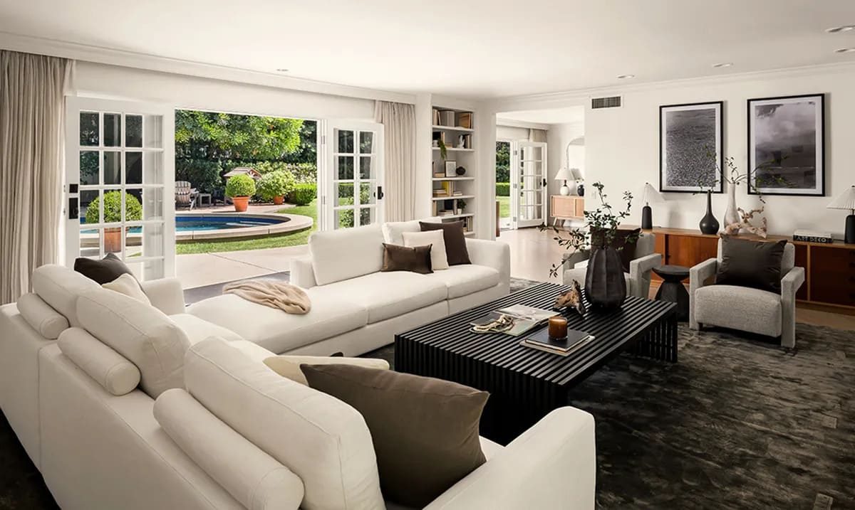 De woonkamer in de voormalige woning van Katy Perry in Beverly Hills