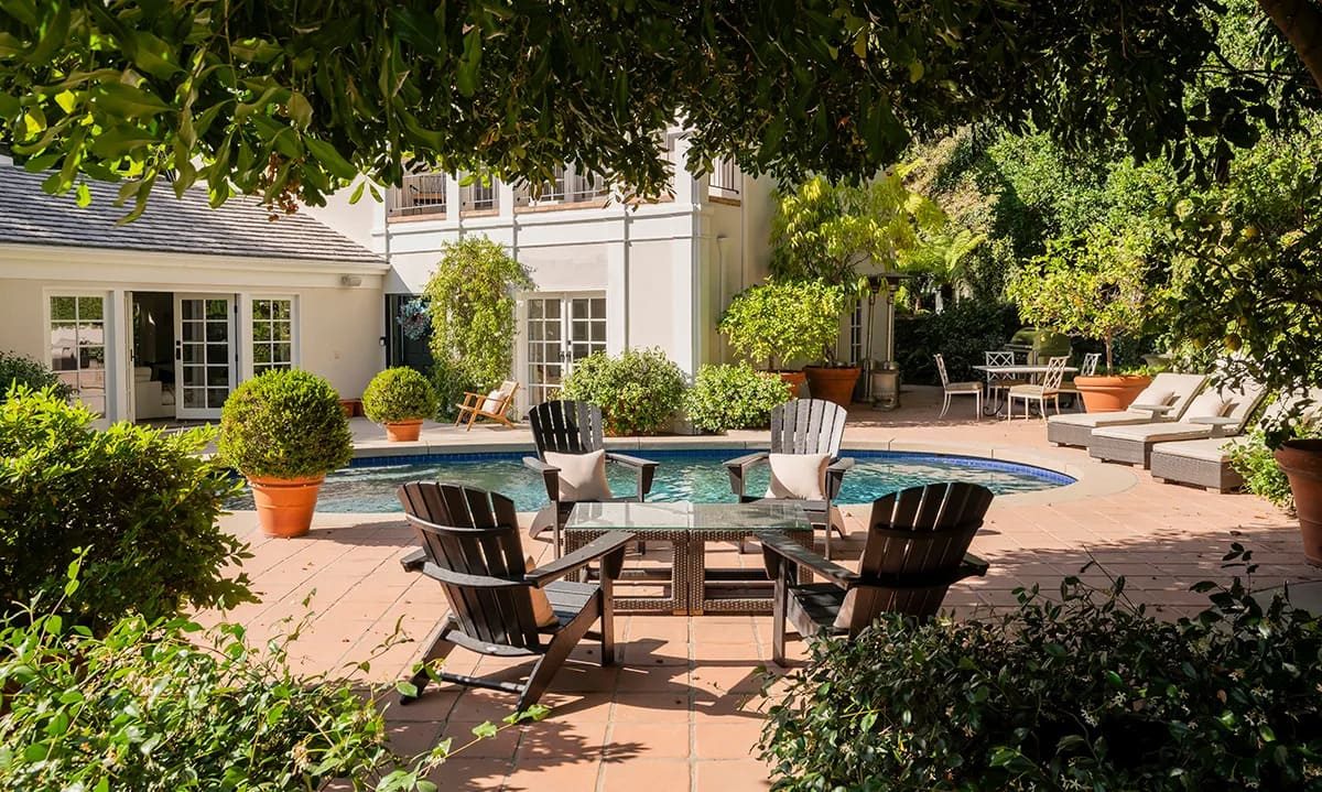 De tuin bij de voormalige woning van Katy Perry in Beverly Hills