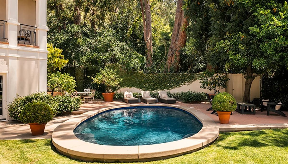 Het zwembad bij de voormalige woning van Katy Perry in Beverly Hills