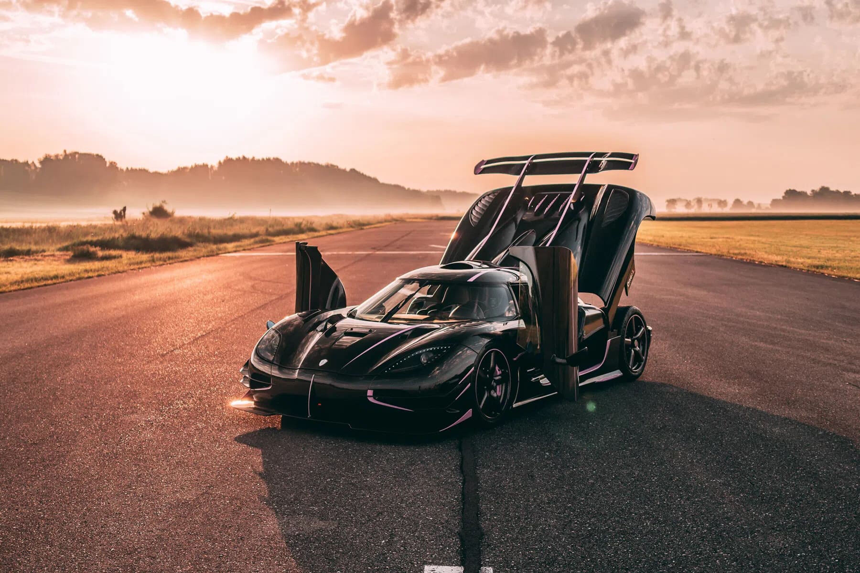 De verdwenen Koenigsegg One:1 met deuren open