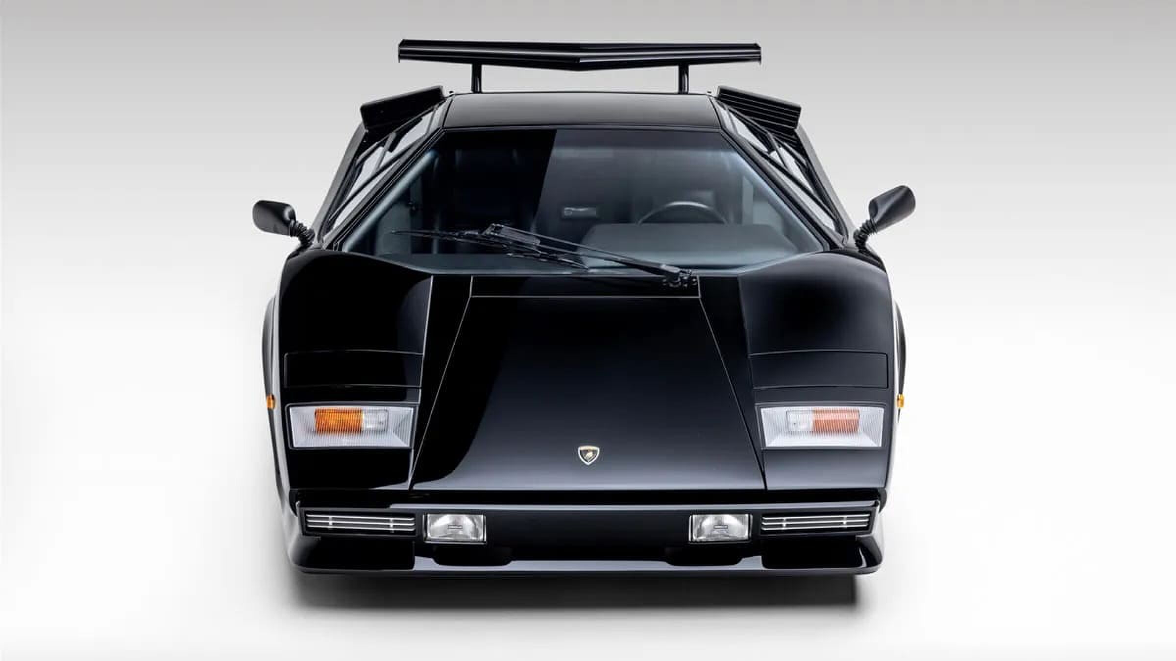 De voorzijde van de Lamborghini Countach