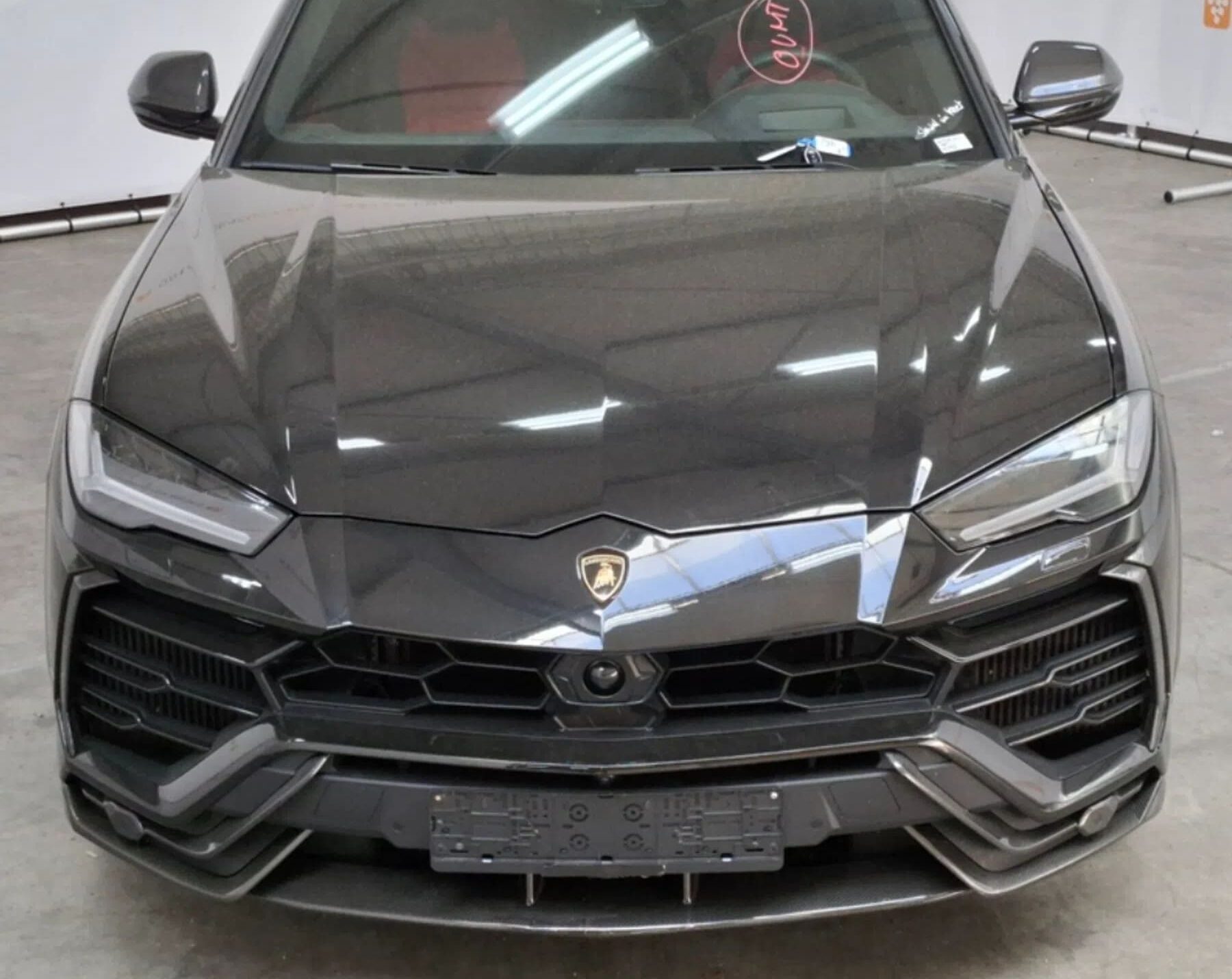 De voorkant van de Lamborghini Urus