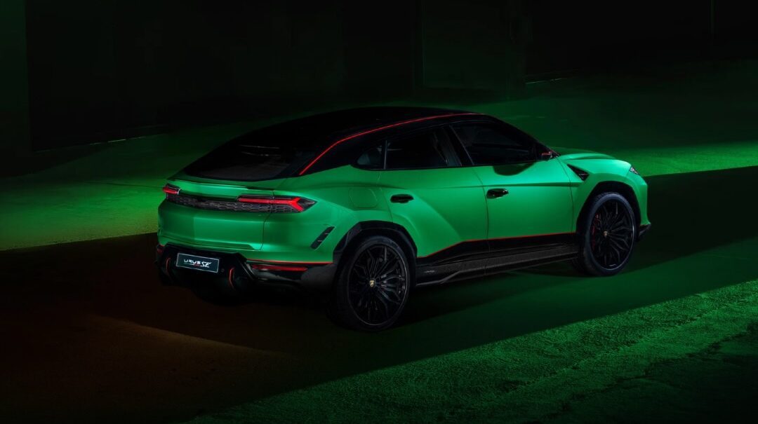 De Lamborghini Urus SE Tettenero Capsule van de zijkant