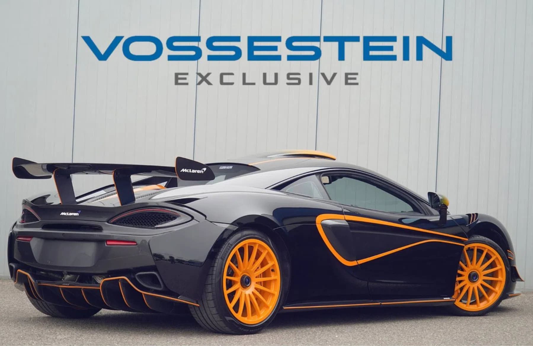 De McLaren 620R van Marktplaats van opzij