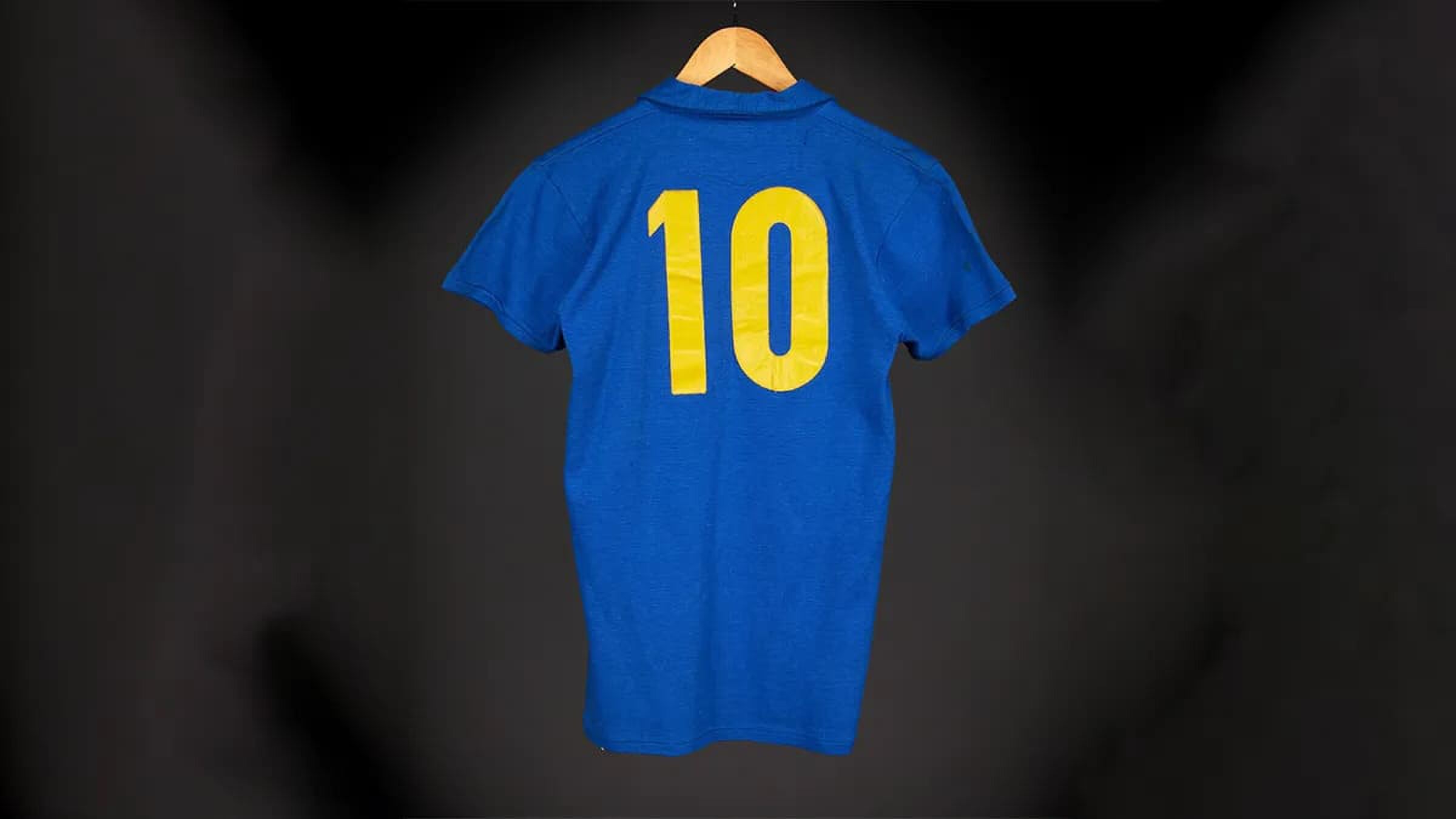 De achterkant van het shirt van Pel&eacute; op de veiling
