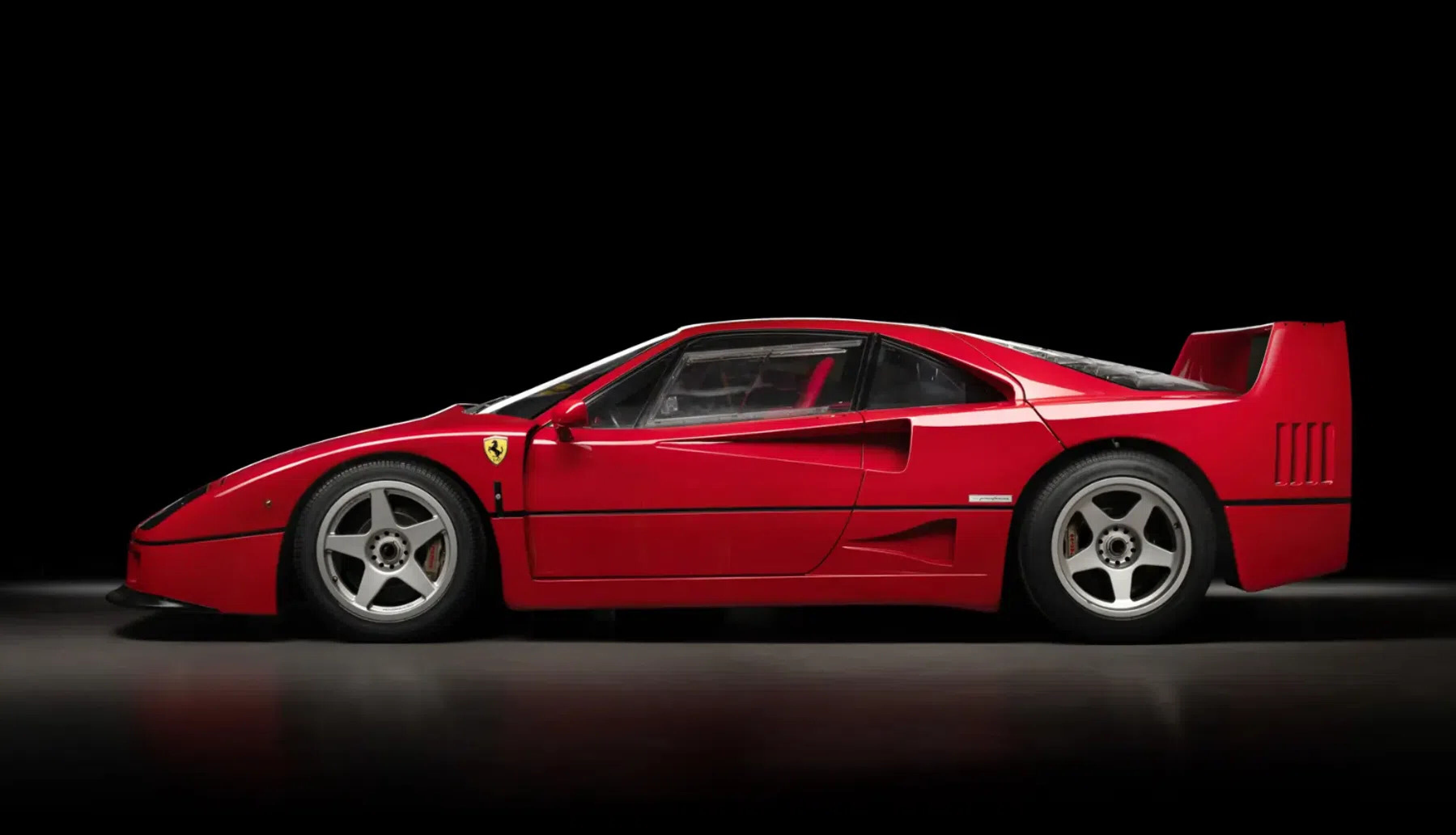 De Ferrari F40 Michelotto van de zijkant