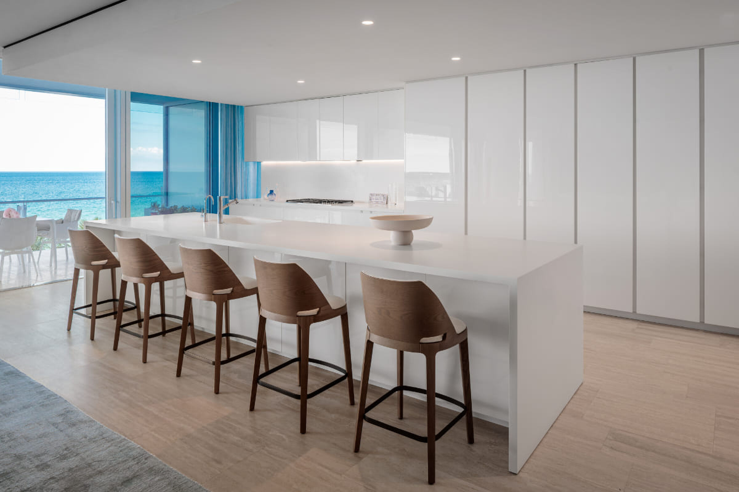 De keuken in het Four Seasons Surf Club Miami-appartement
