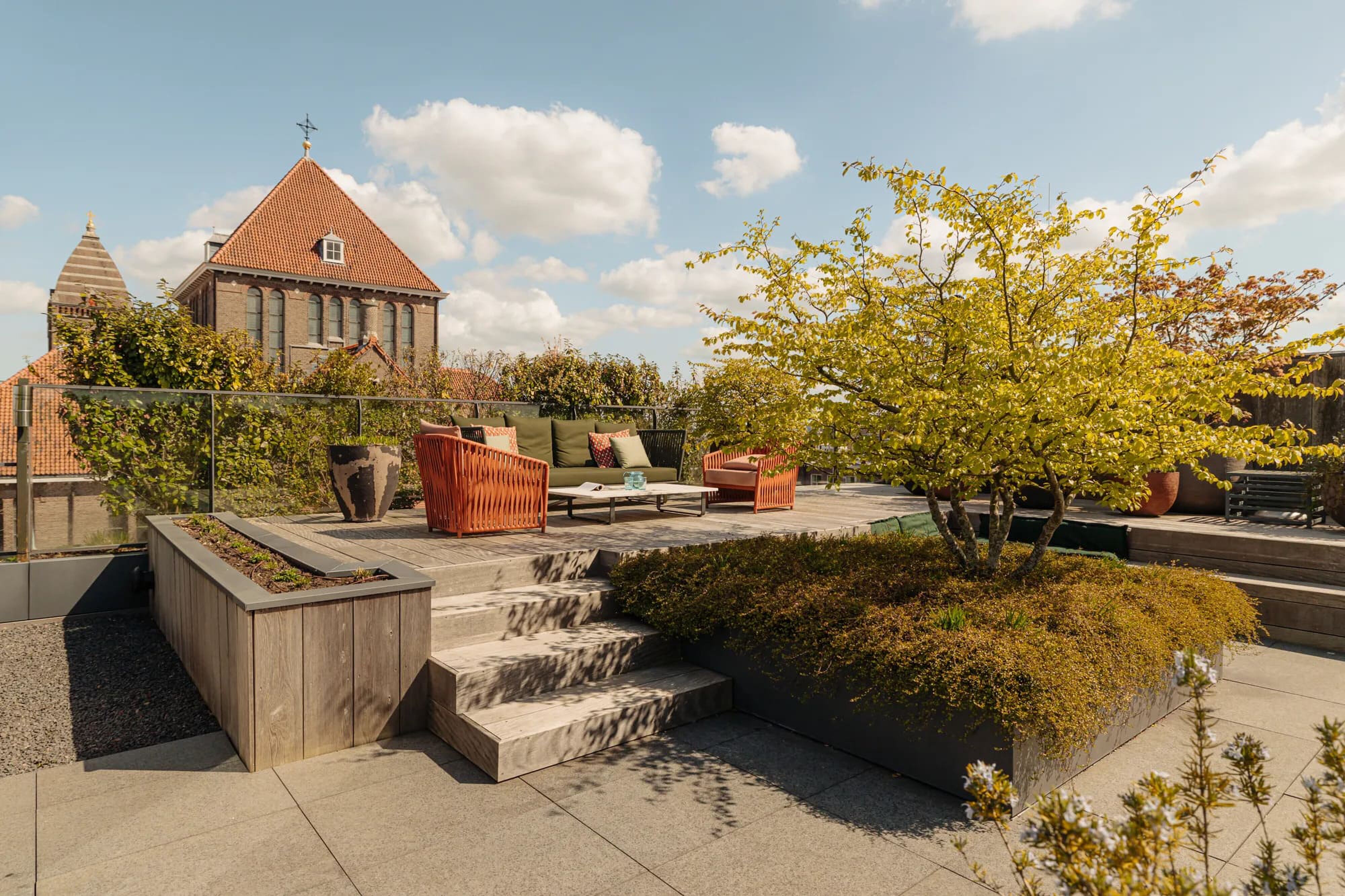 Het dakterras bij het appartement in Amsterdam-Zuid