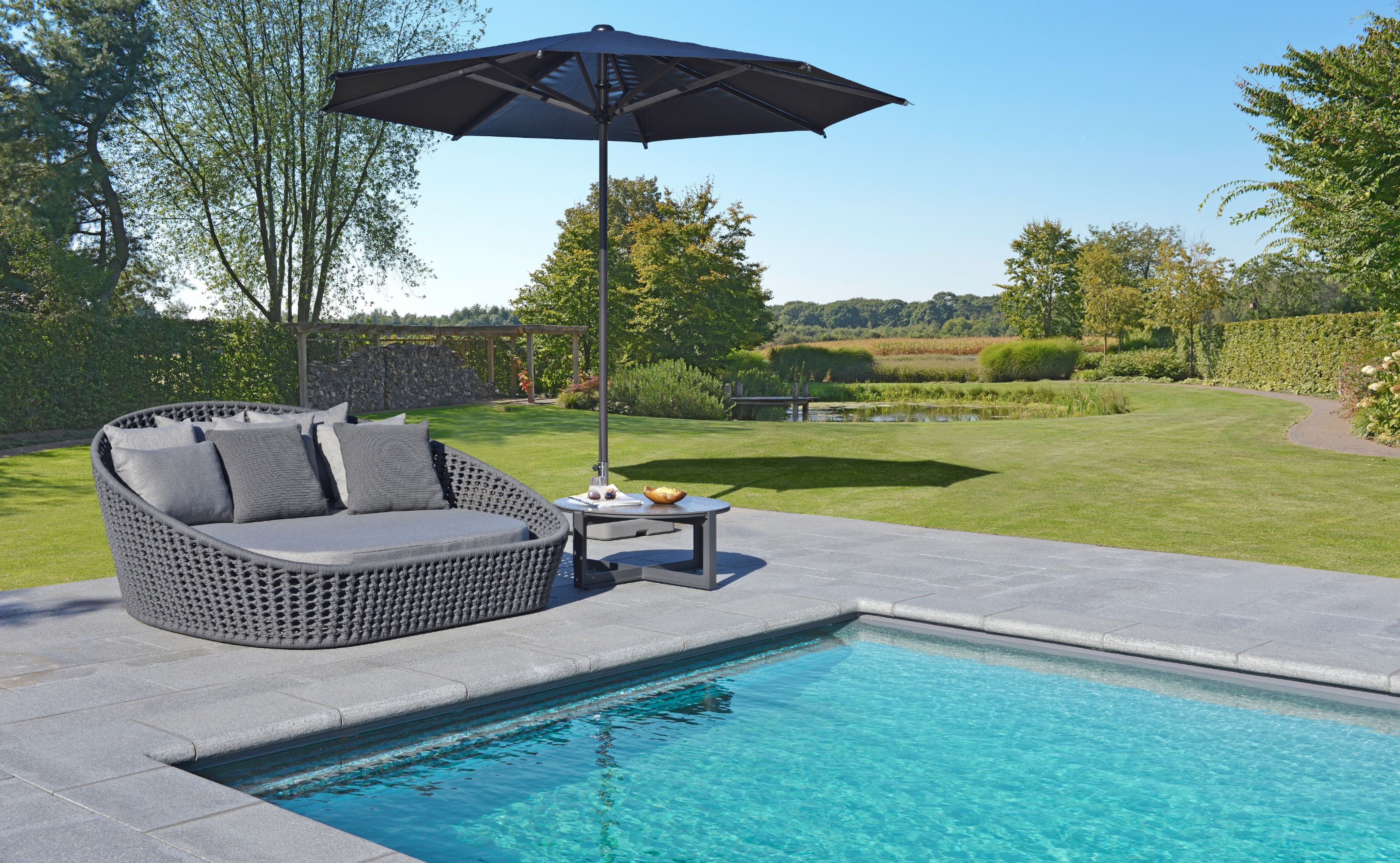 Luxe tuinmeubelenzaak Borek organiseert op 18, 19 en 20 juni een exclusieve magazijnverkoop