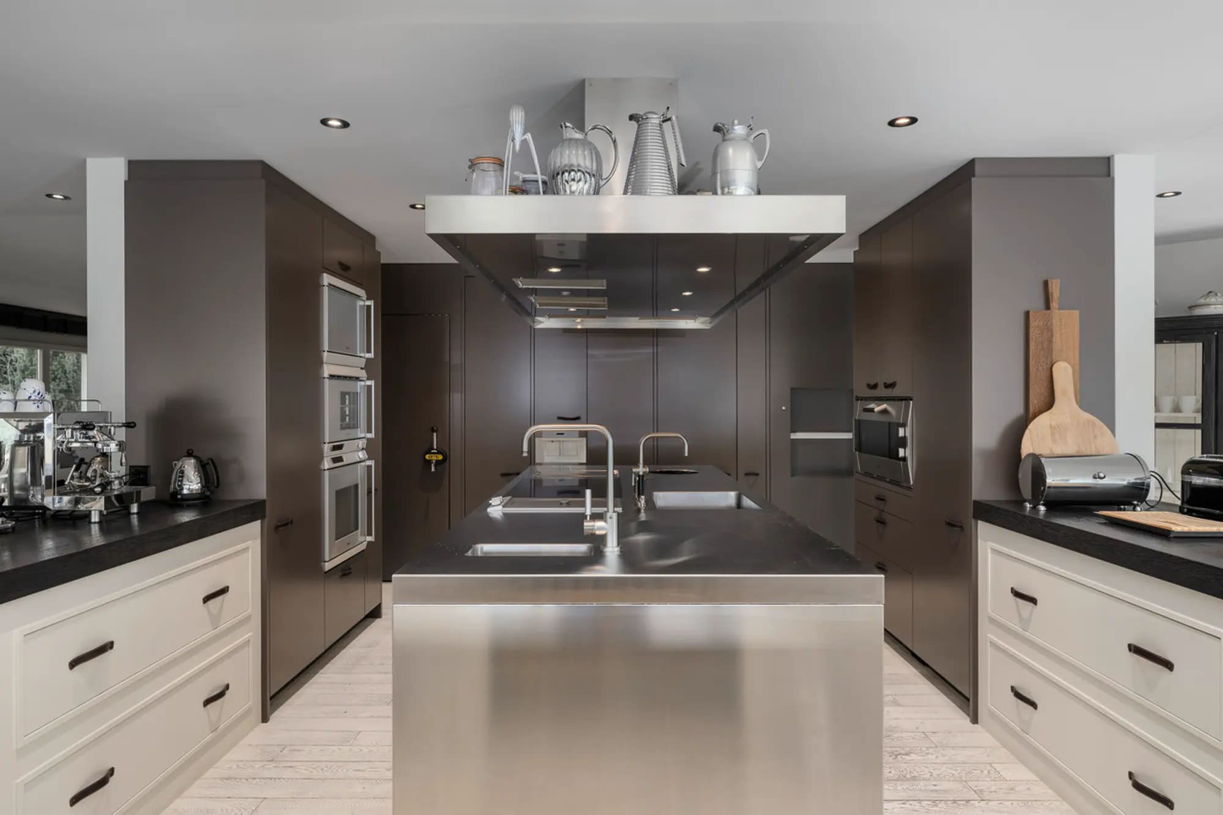 De keuken in het duurste appartement van Zwitserland