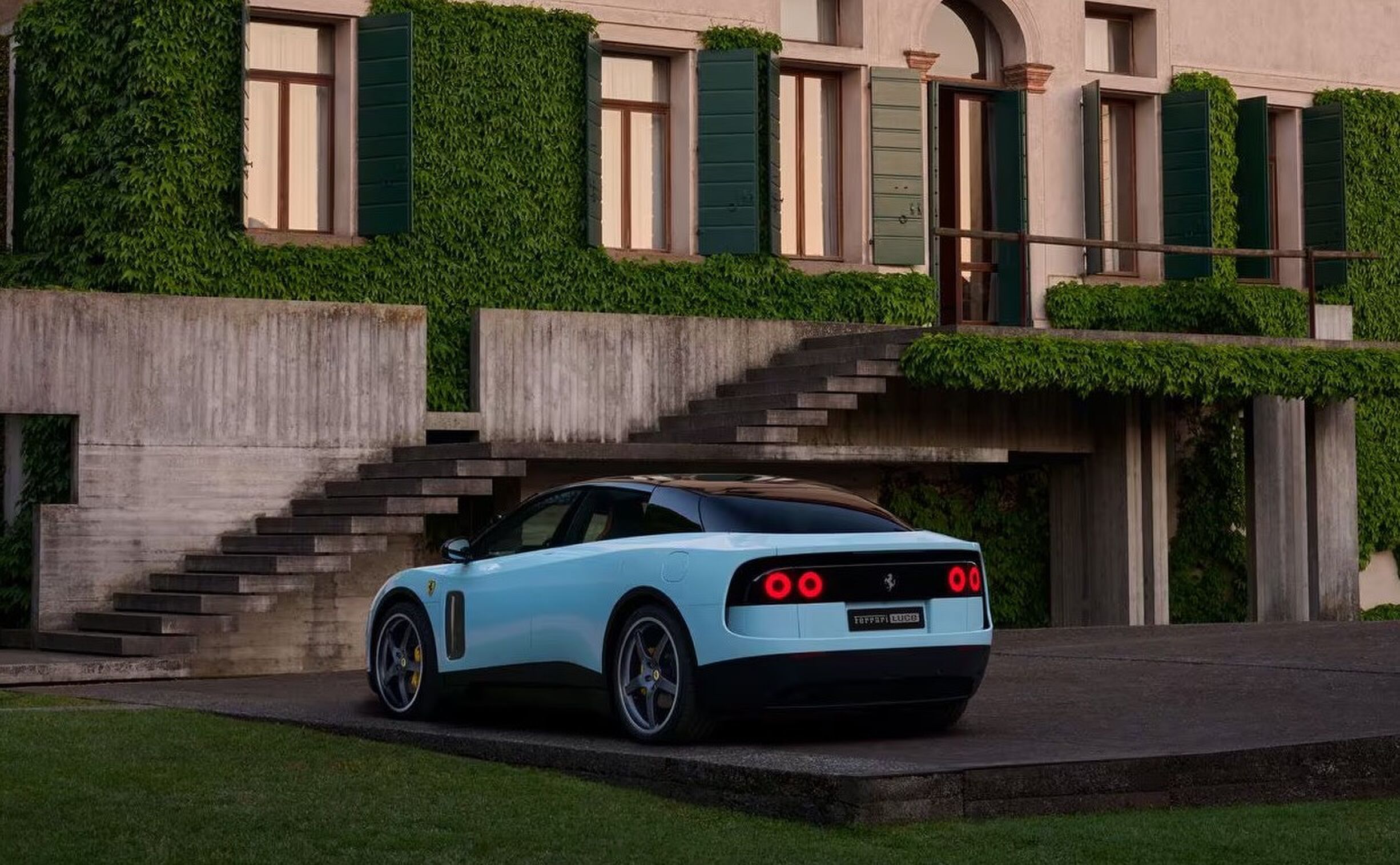 De achterzijde van de Ferrari Luce