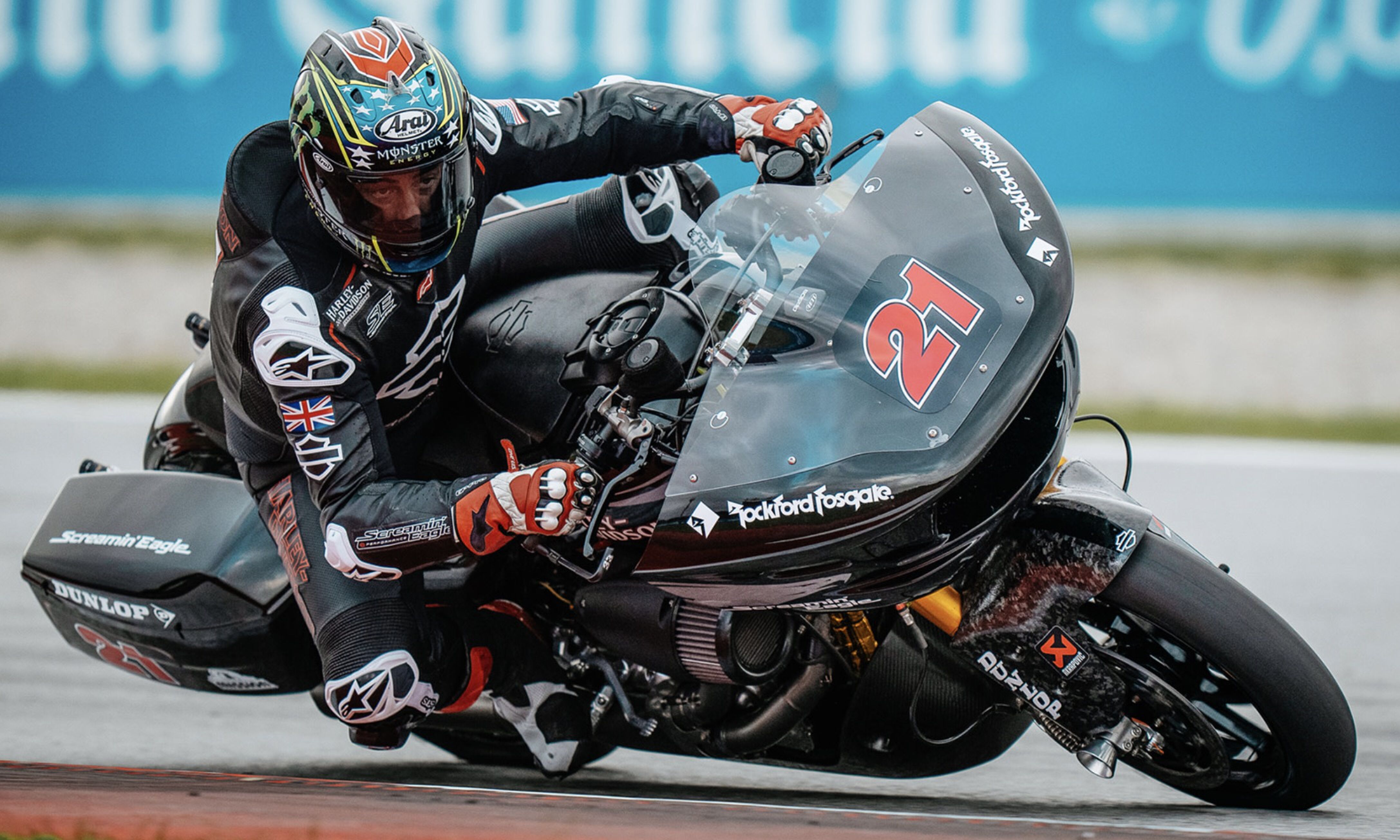 Een motorrijder in actie tijdens de Harley-Davidson Bagger World Cup