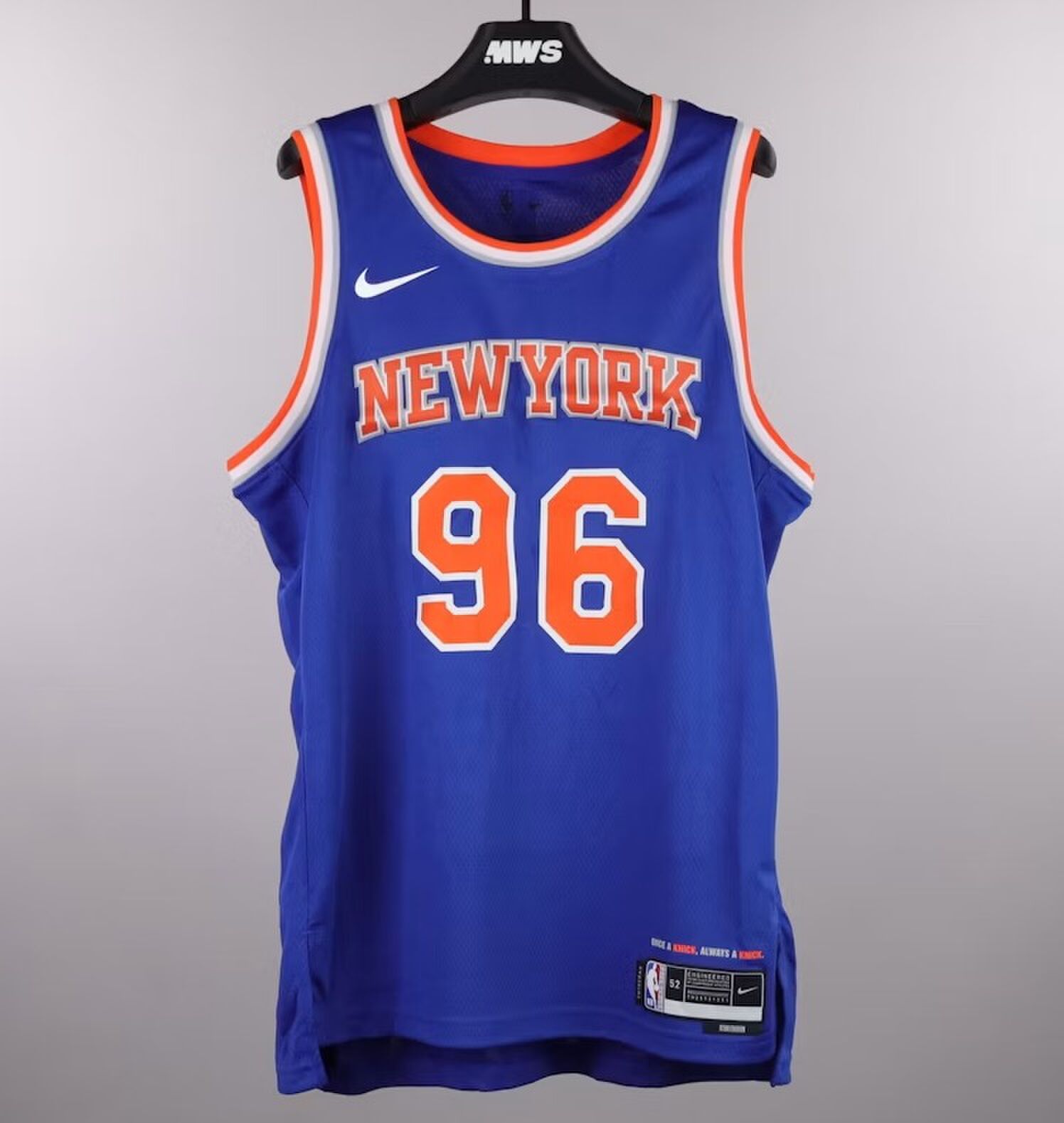 Het door Martin Garrix gedragen New York Knicks-shirt dat naar de veiling gaat