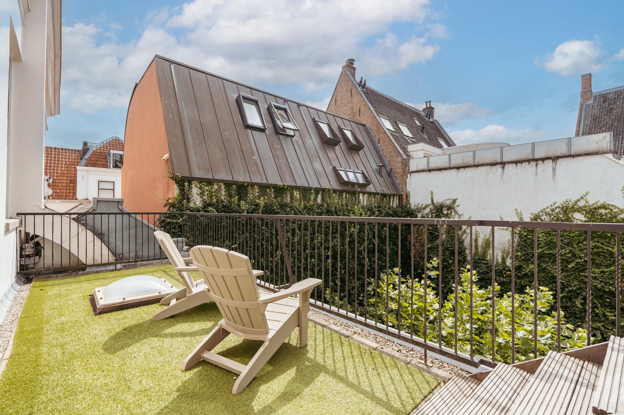 Het dakterras van het monumentale pand in Utrecht