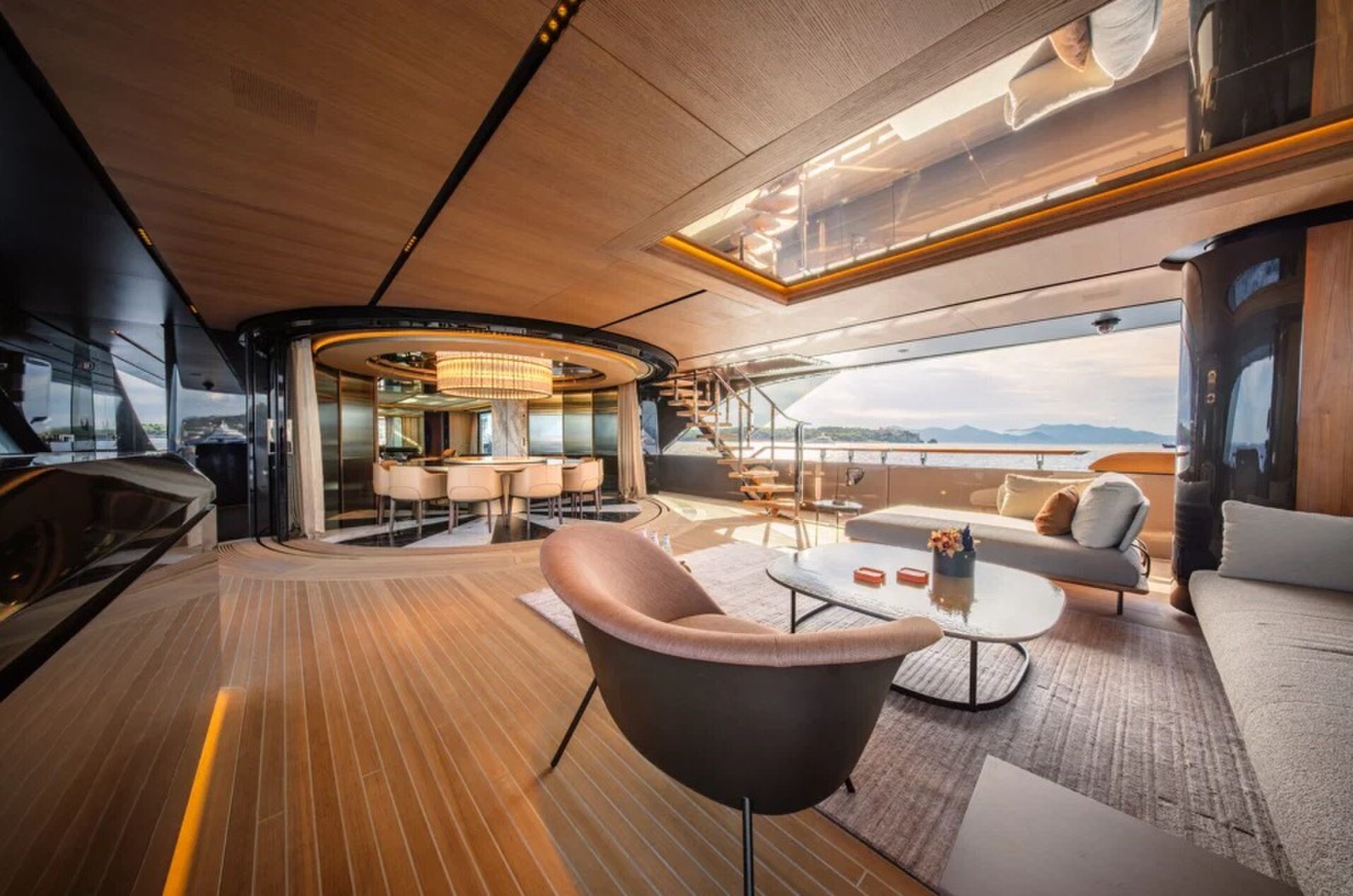 Eén van de ruimtes in het Raja²-superjacht van Admiral Yachts