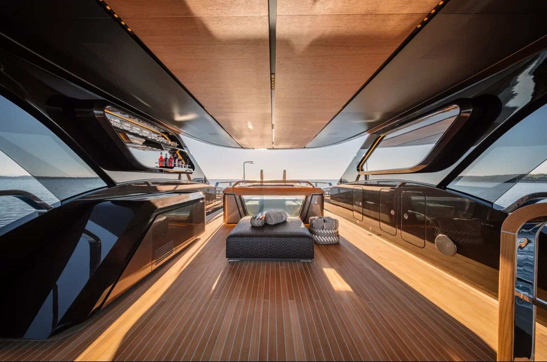 Binnenin het Raja²-superjacht van Admiral Yachts