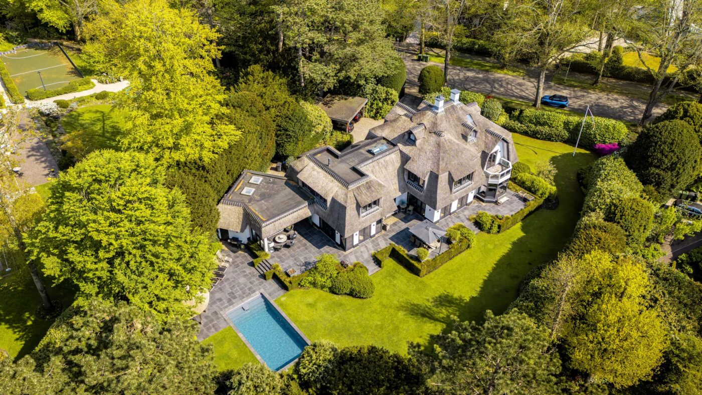 De bovenzijde van de villa in Aerdenhout