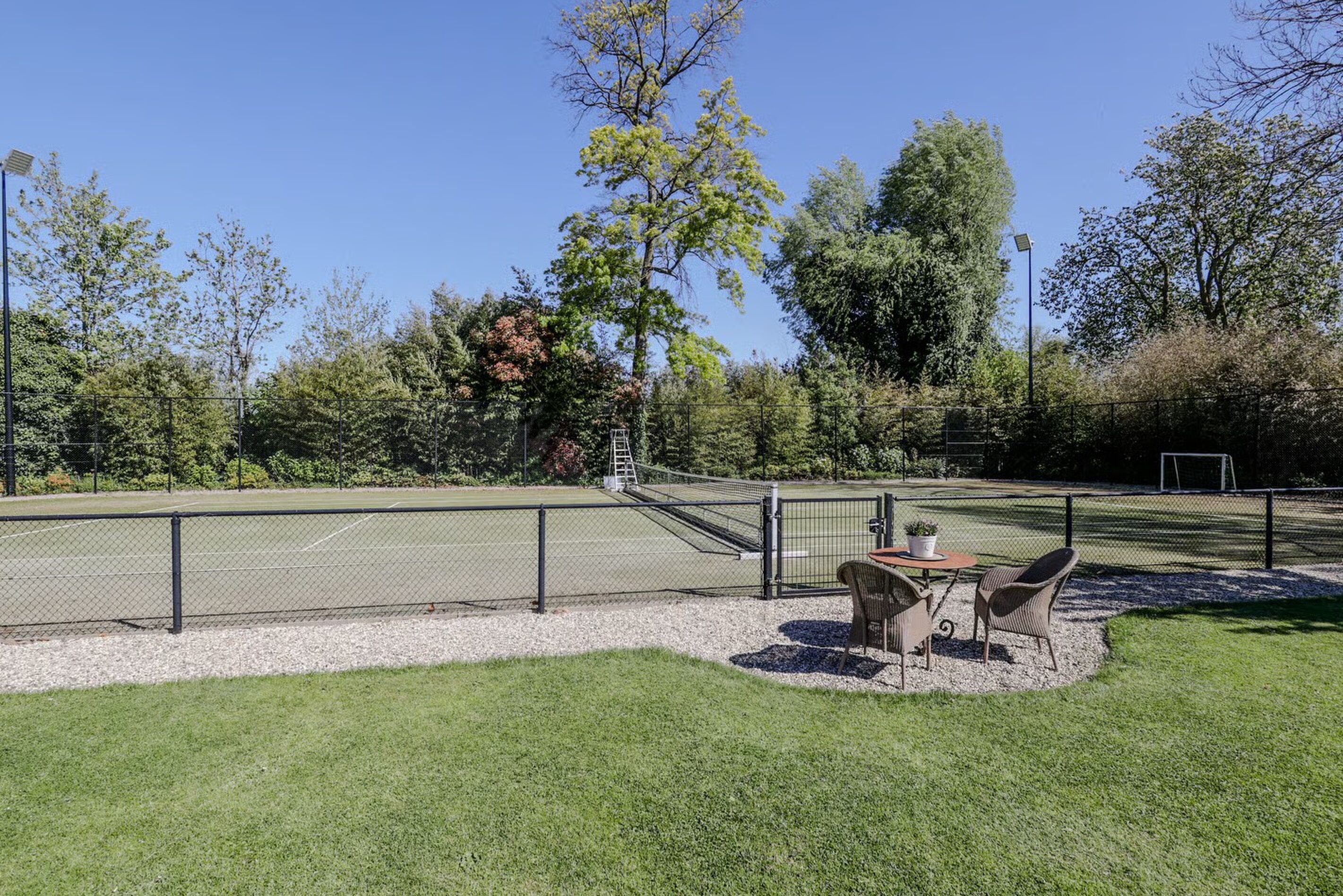 De tennisbaan