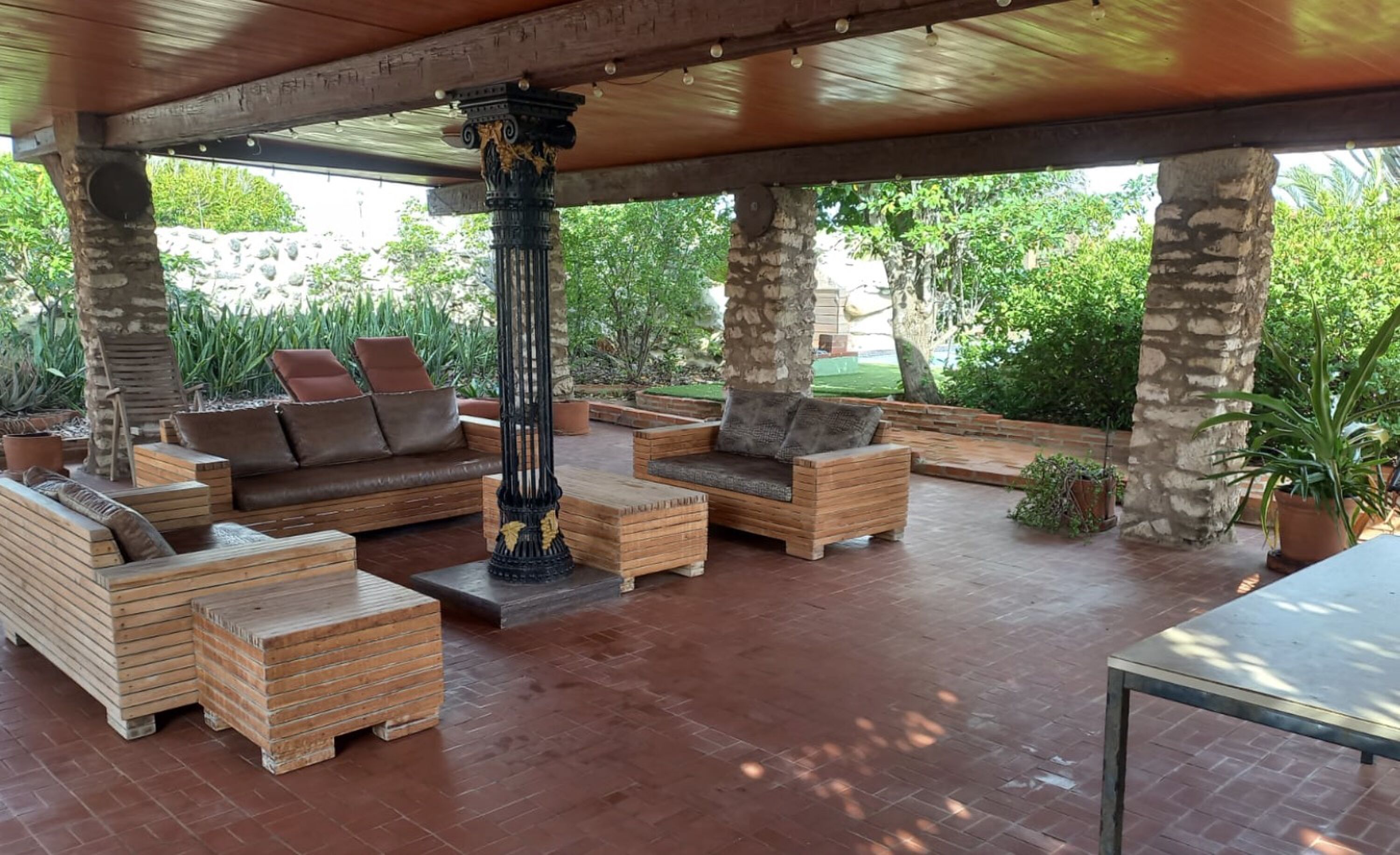 Het terras in de tuin