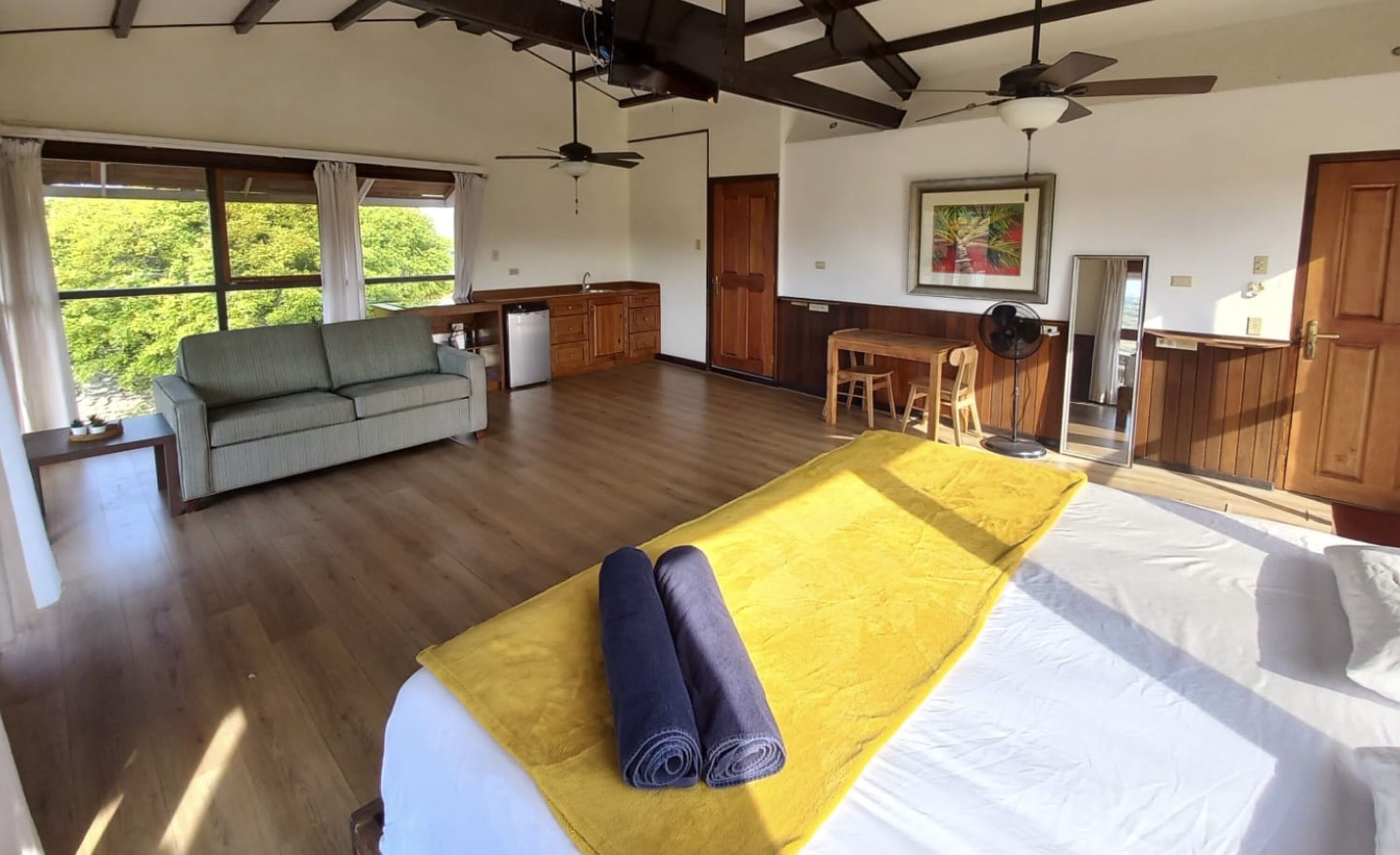 De slaapkamer in de villa van Stanley Hillis op Aruba