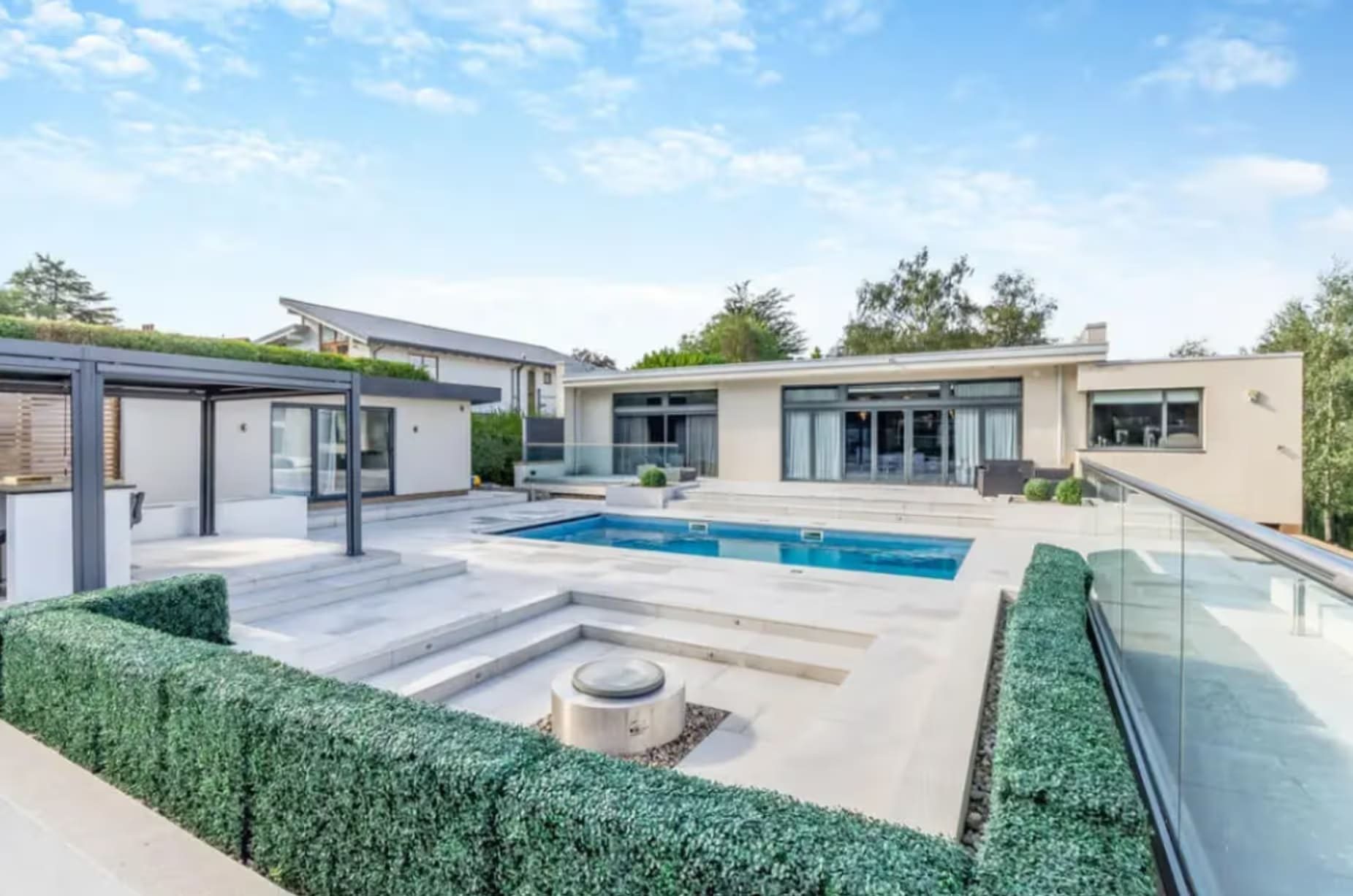 De tuin bij de woning van James Maddison