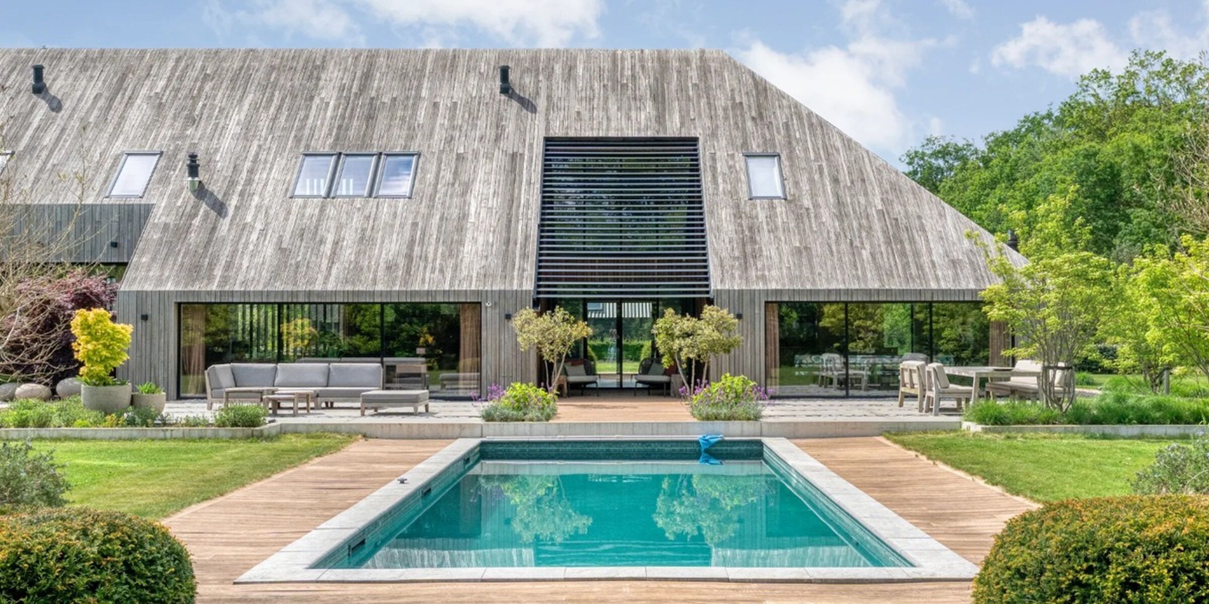 Moderne Drentse villa met zwembad en poolhouse kost slechts € 1,89 miljoen