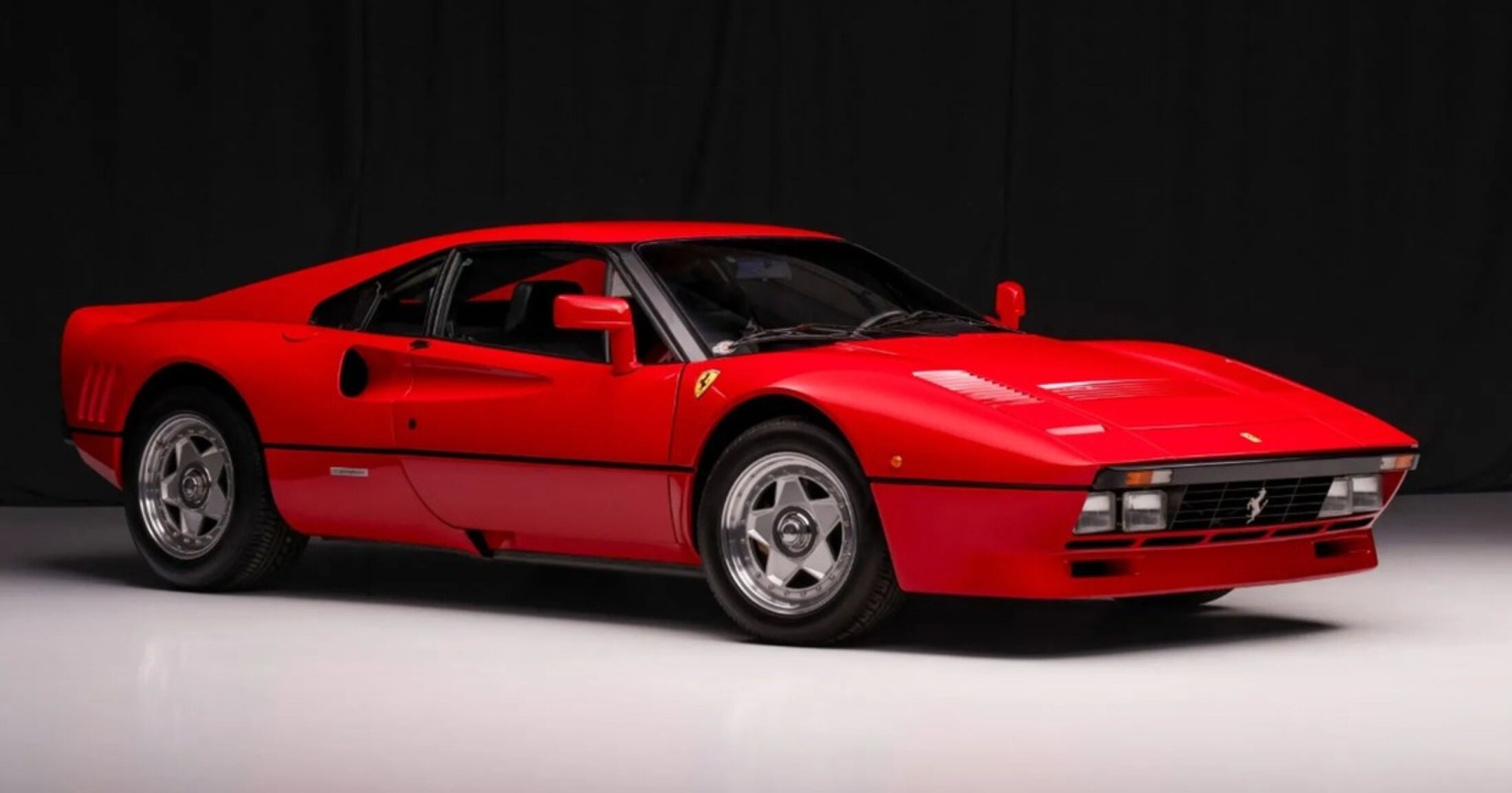 De voorzijde van de Ferrari 288 GTO