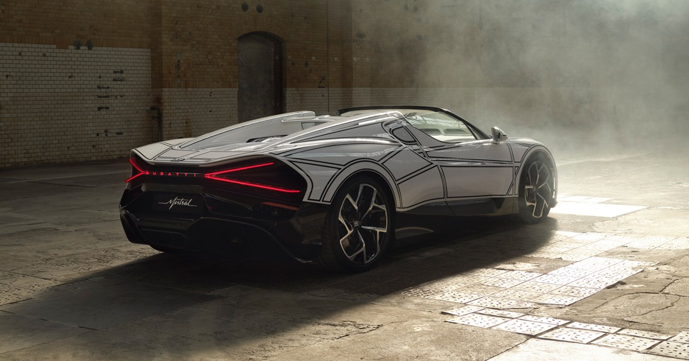 De achterzijde van de Bugatti W16 Mistral 'Blanc Éternel'