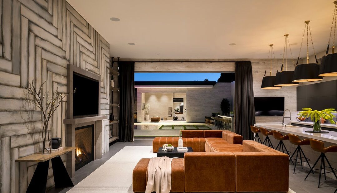 De living met verhoogd plafond