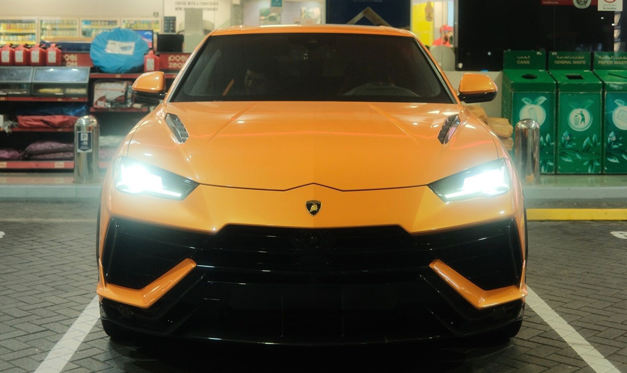 De Lamborghini Urus van Wijnaldum