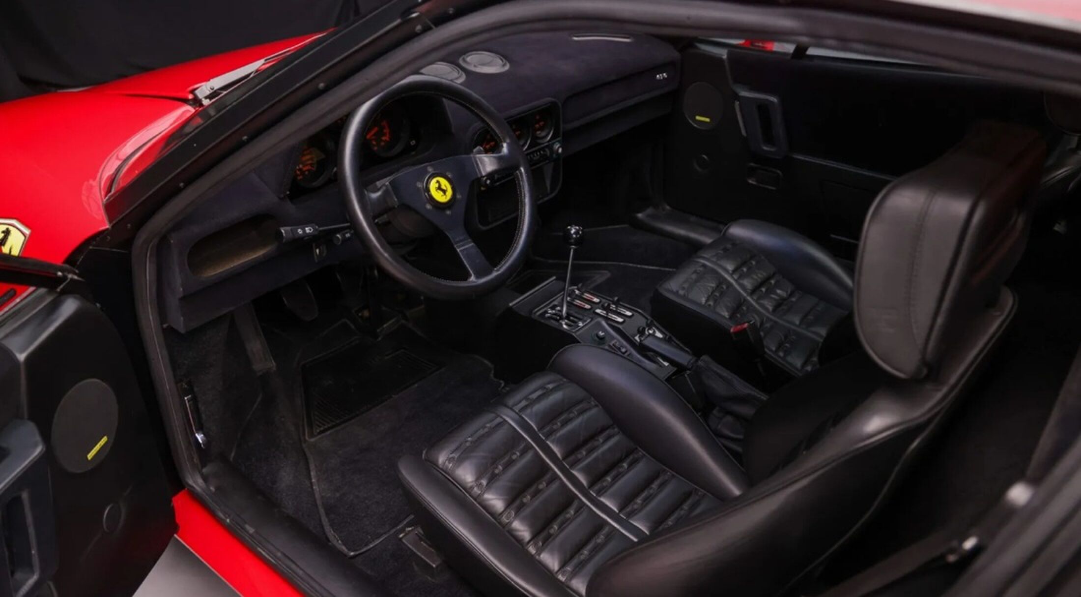 Het interieur van de wagen