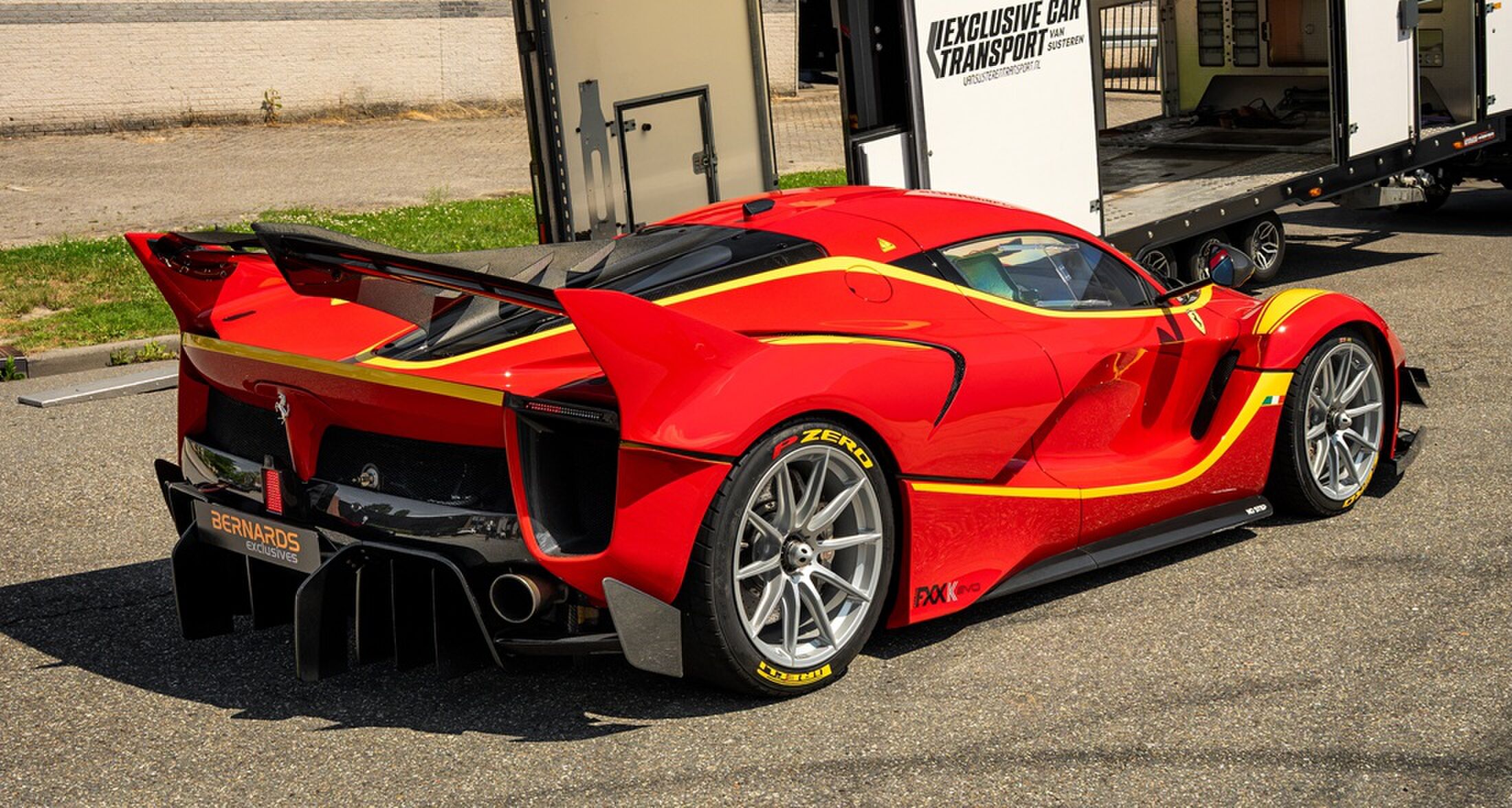 De achterzijde van de Ferrari LaFerrari