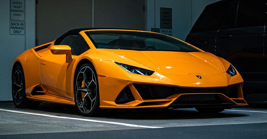 Een auto van Lamborghini die geen elektrische aandrijving heeft.