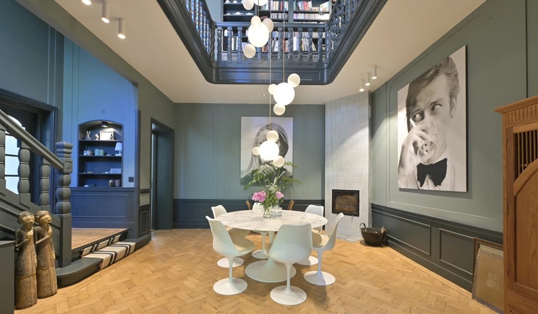 De eetruimte van de villa in Den Haag