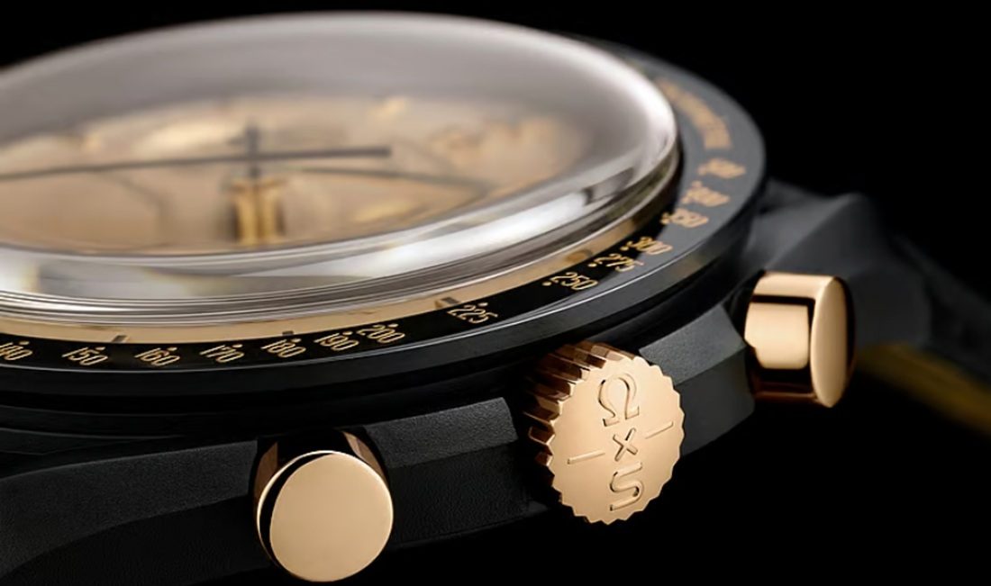 De zijkant van het nieuwe Omega x Swatch-horloge